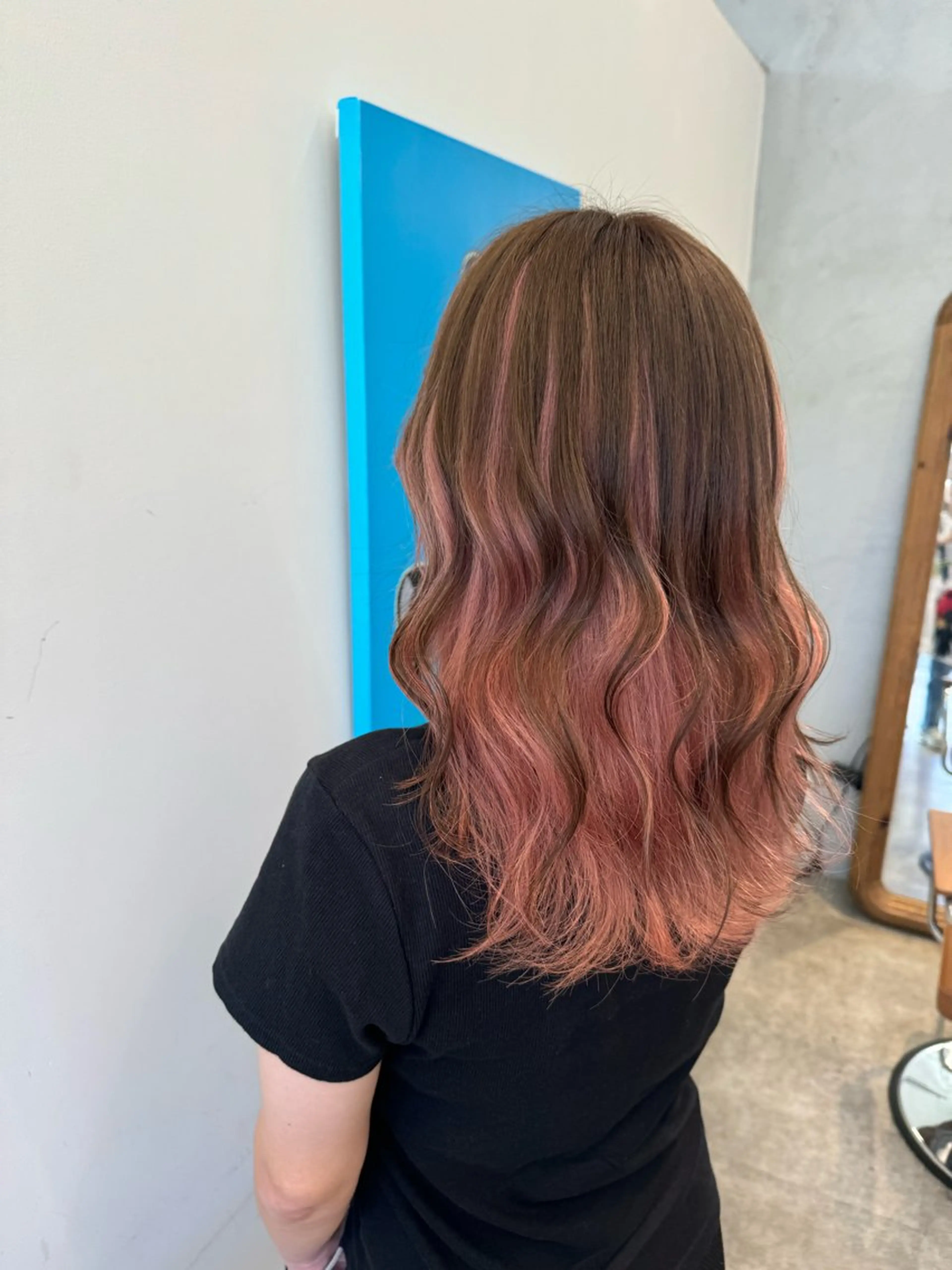 ロング カラー ベージュカラー ブラウンカラー デザインカラー モカブラウン ピンクカラー カット ヘアカラー オスズ 🎀´-のヘアスタイル