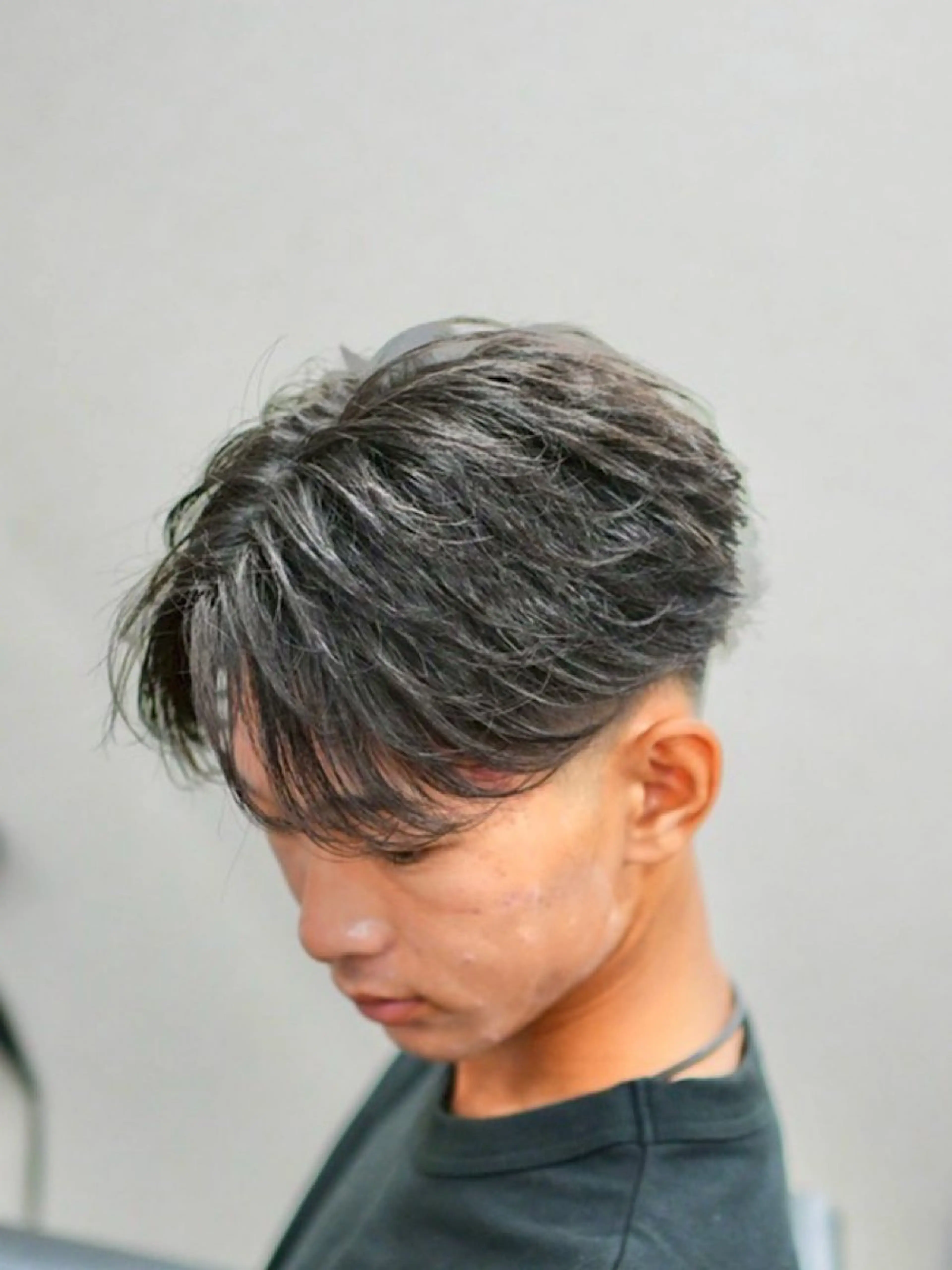 ショート パーマ メンズ フェードカット メンズハイライト メンズメッシュ メンズパーマ スペインカール カット パーマ SLASHメンズ専門 山口孔聖のヘアスタイル