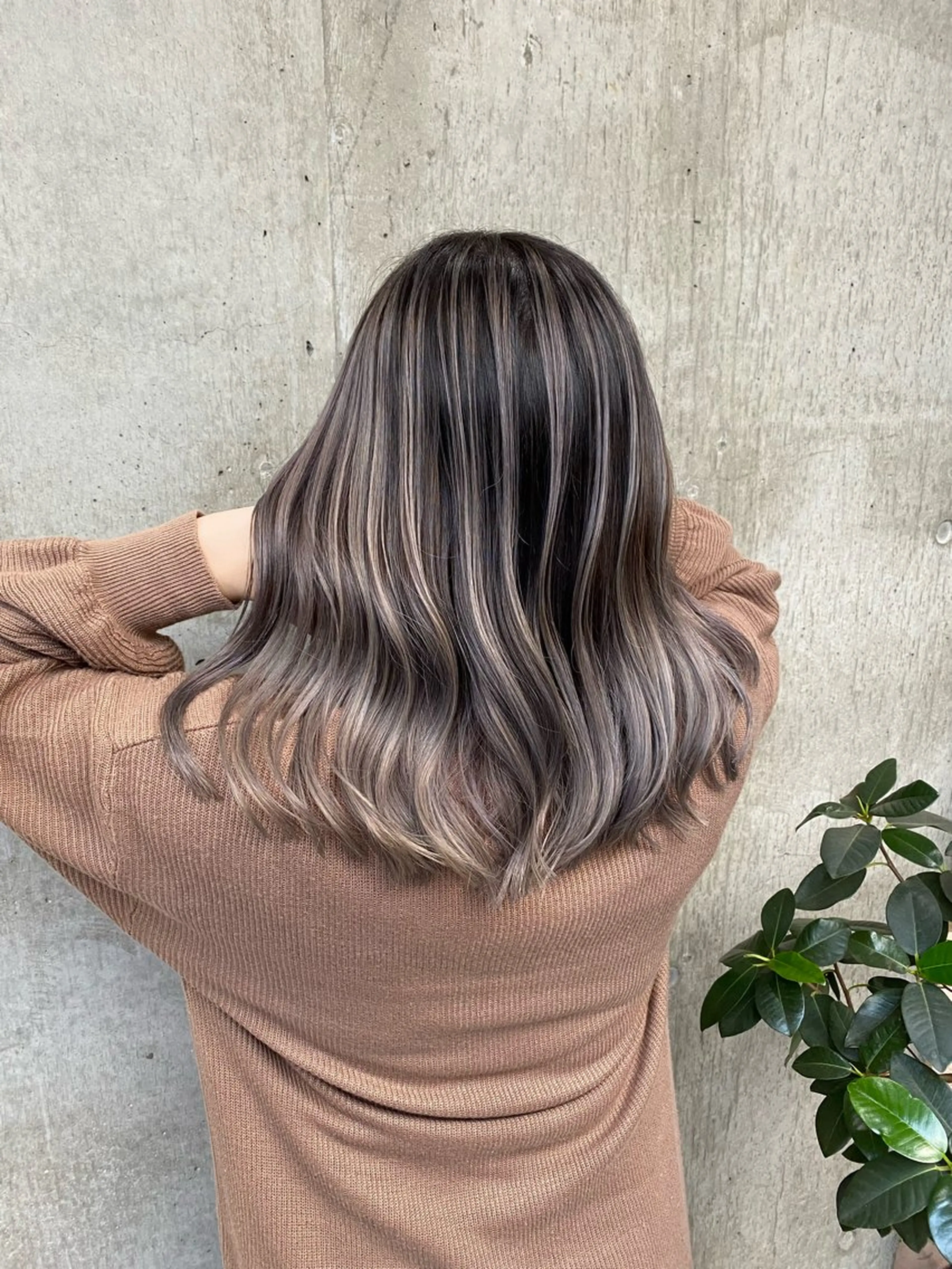 ミディアム レイヤーカット 🦋MAHO🦋 デザインカラーのヘアスタイル