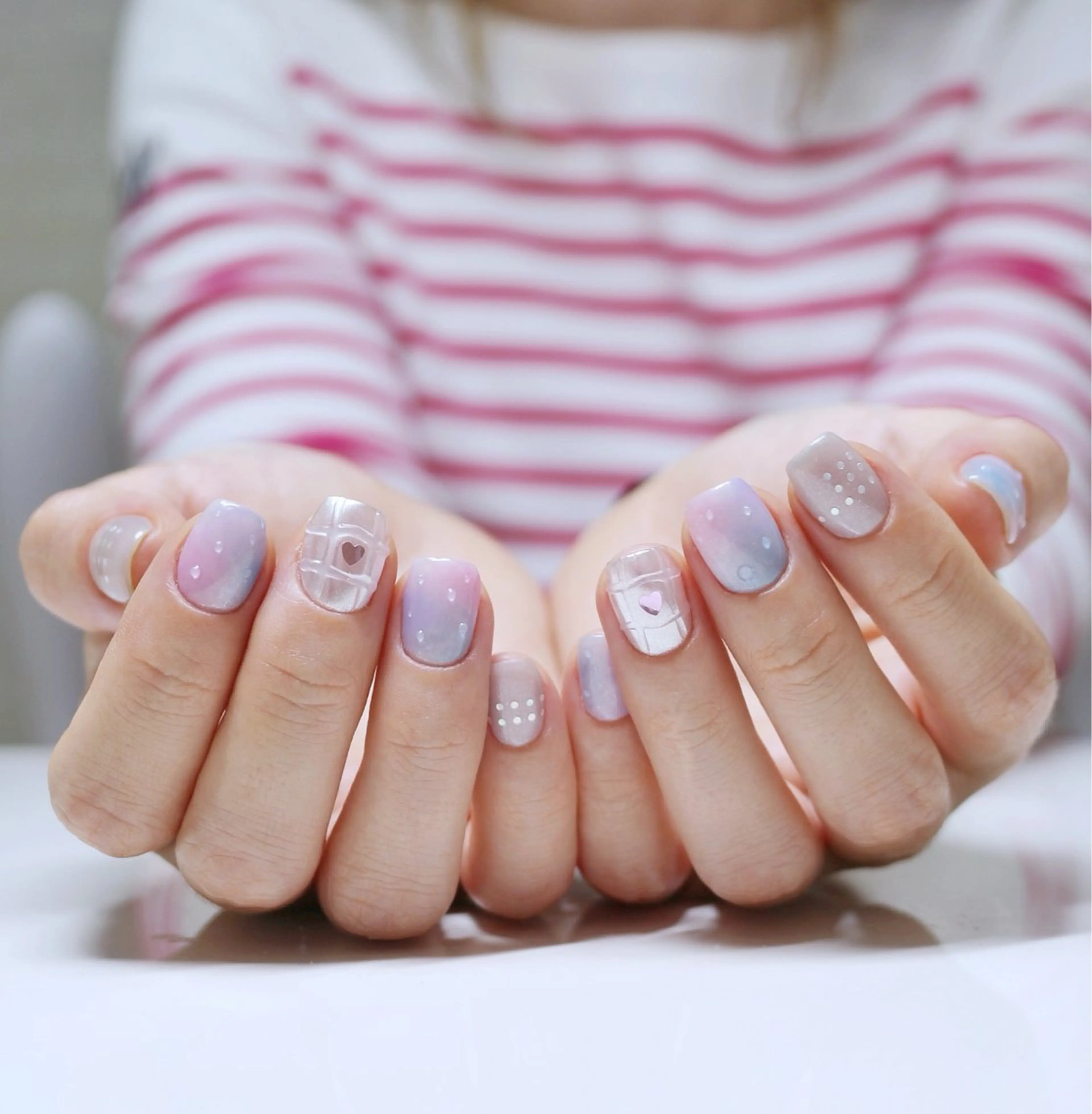 ネイル ホログラムネイル 韓国ネイル ミラーネイル ワンホンネイル ハンドネイル Baku Nailsのネイルデザイン