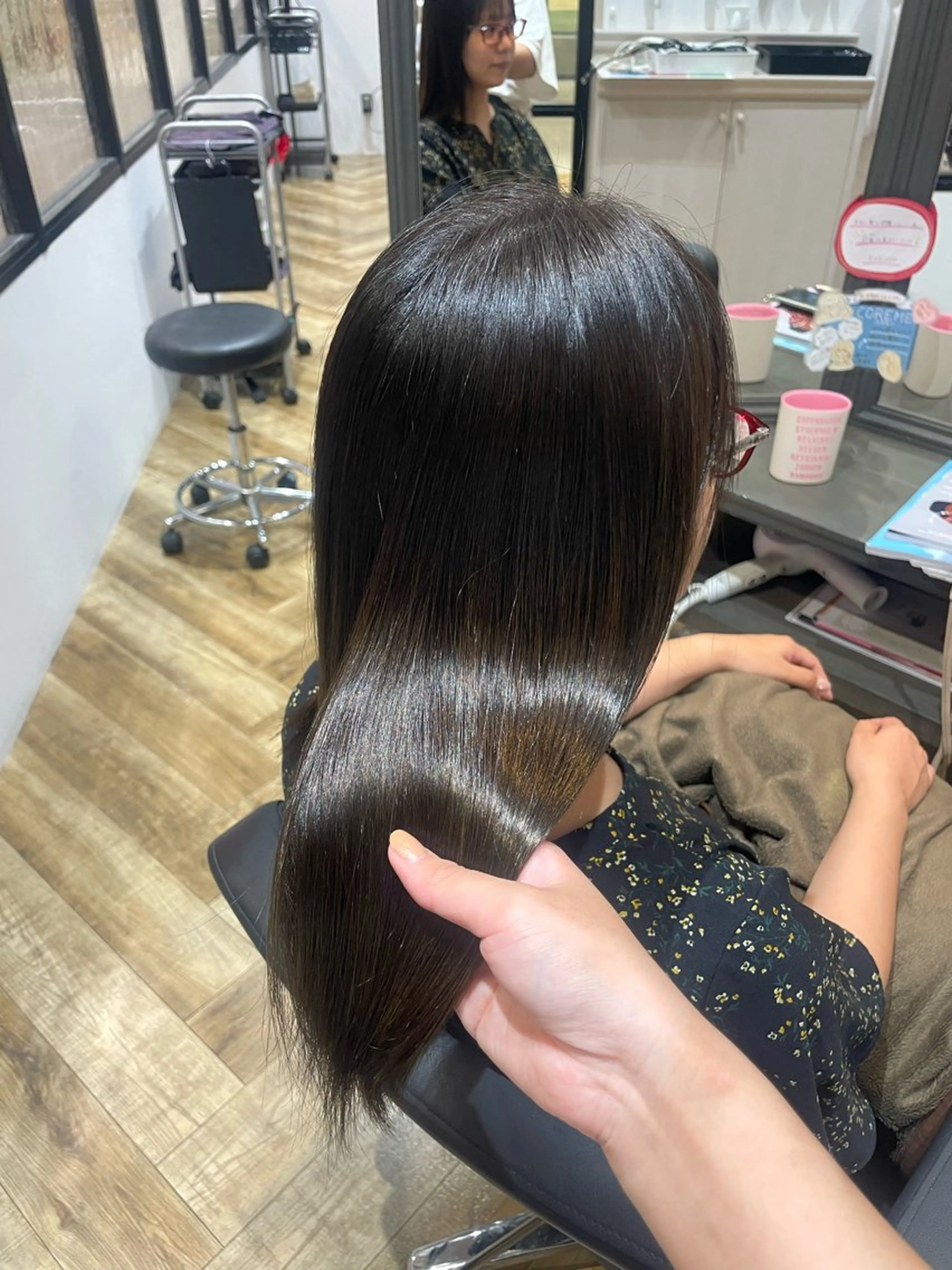 ミディアム カラー カシータフロルららぽーと愛知東郷所属・服部 未夢のヘアスタイル