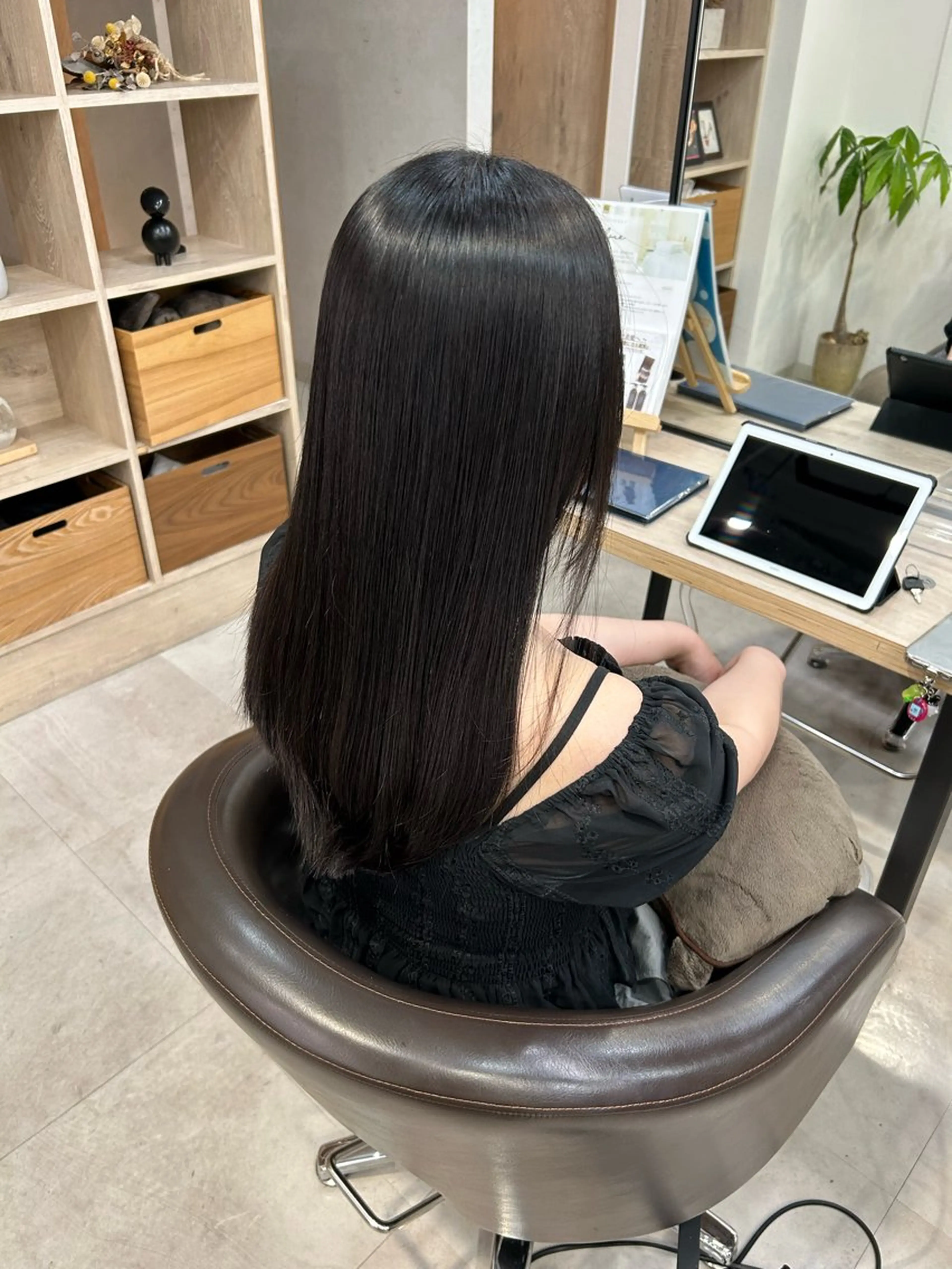 ロング 縮毛矯正 光を纏うツヤ感ロング Natsuki🪽のヘアスタイル