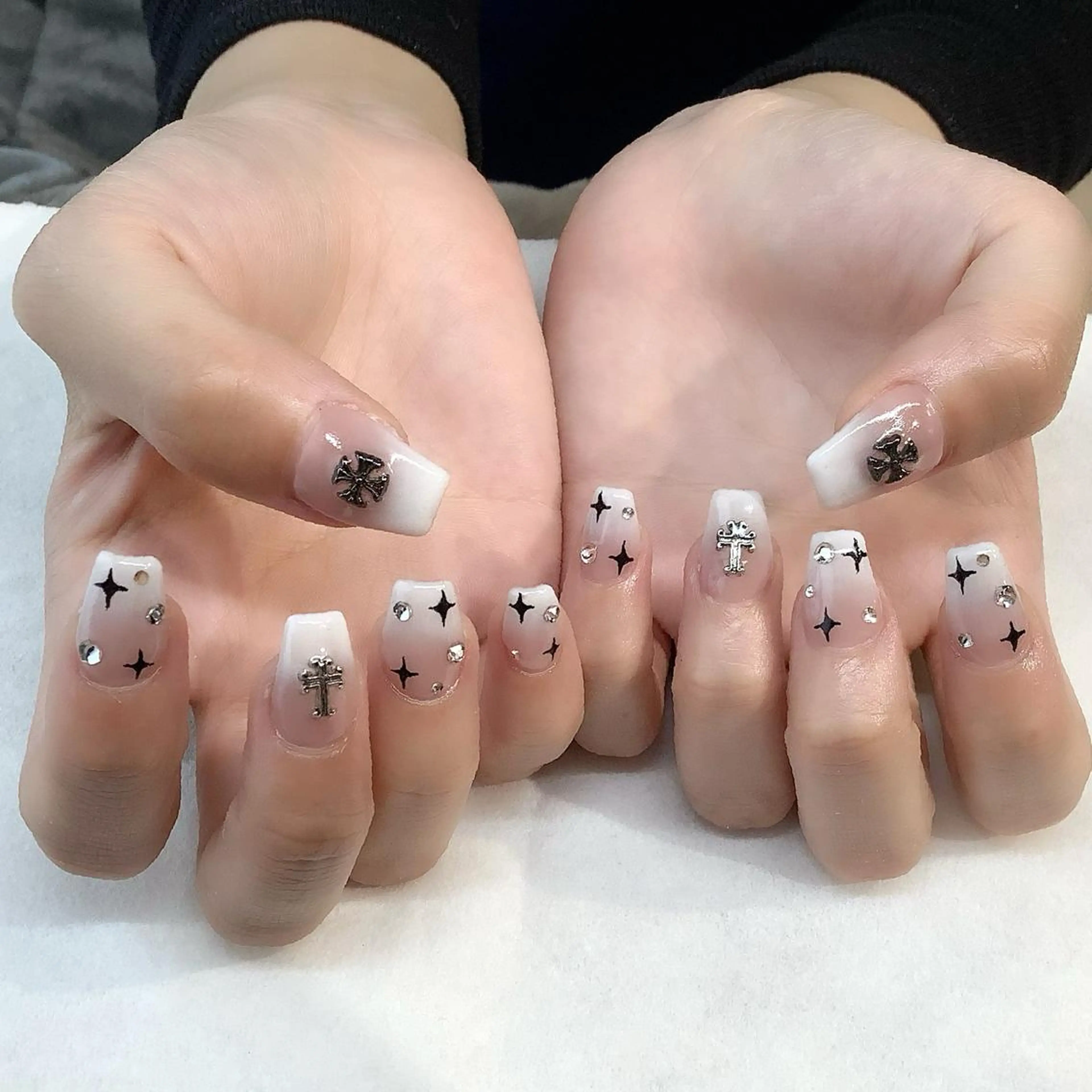 ネイル ハンドネイル 💎🐰 saki. m 🐰💎のネイルデザイン