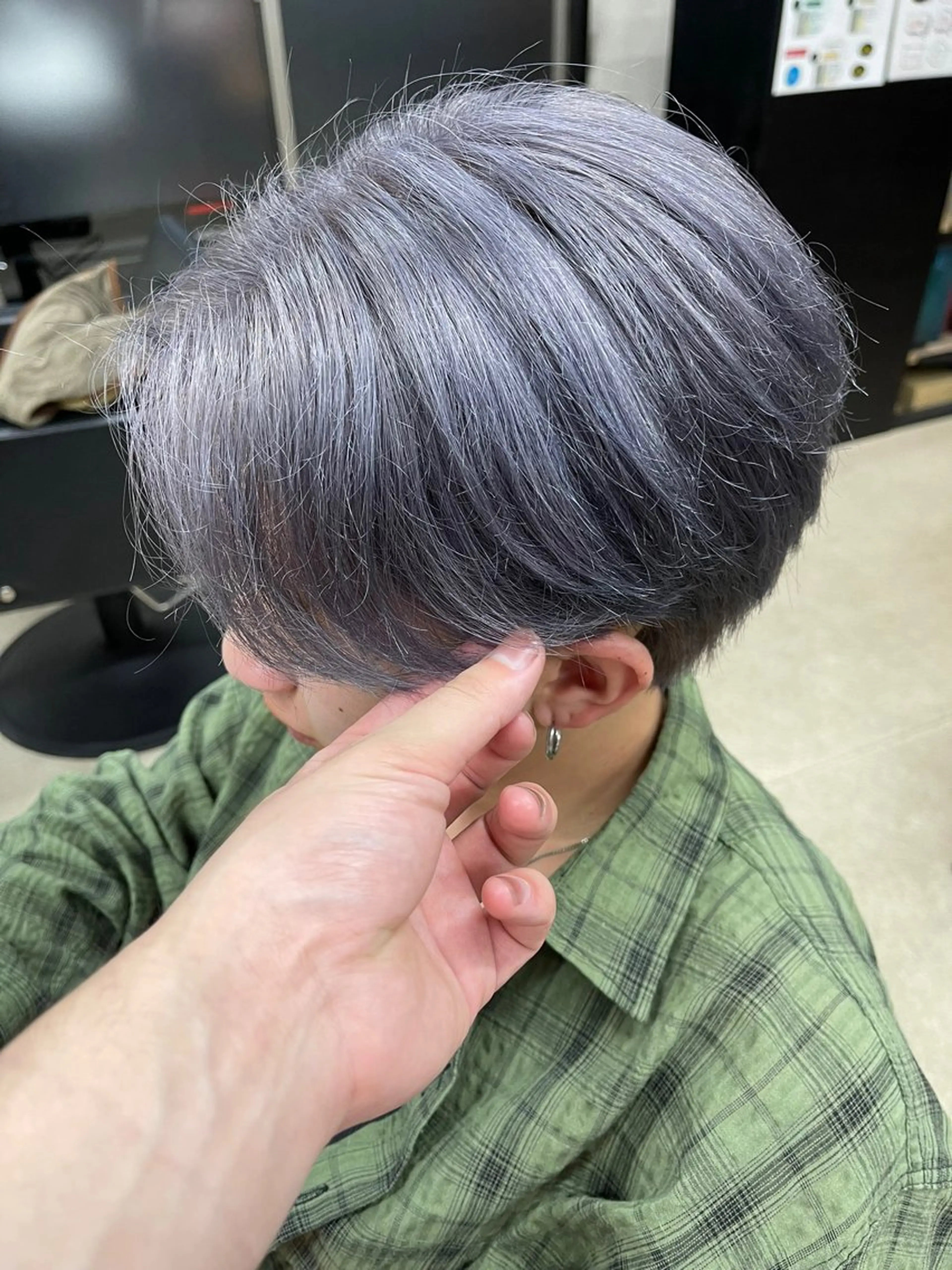 ミディアム カラー メンズ センターパート メンズハイトーン ハイトーンカラー ラベンダーカラー メンズパーマ職人/ 天神/tatsukiのヘアスタイル