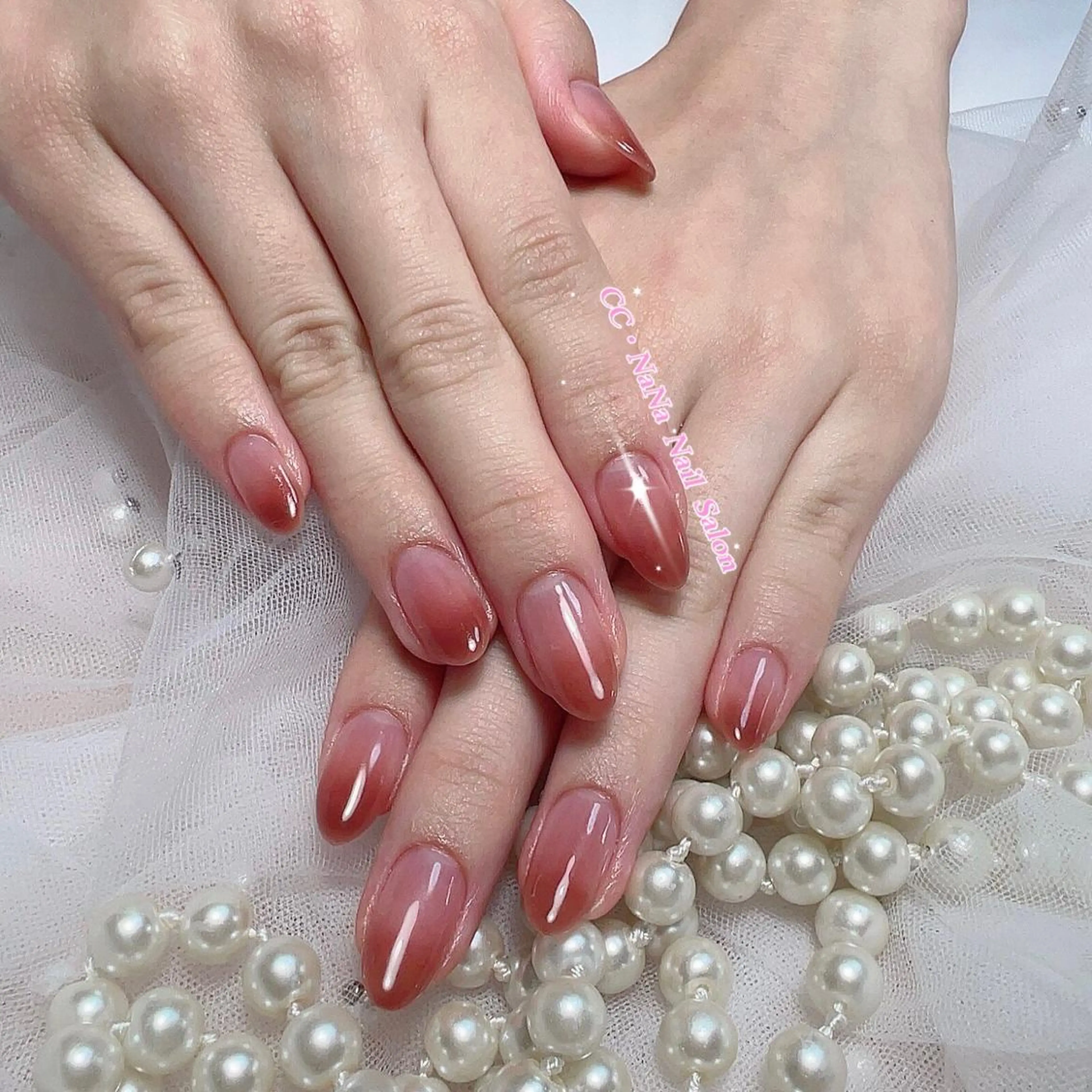 ネイル チークネイル フラッシュネイル ハート キラキラネイル 韓国ネイル ハンドネイル CC  NaNa ワンホンネイル🌙Nのネイルデザイン