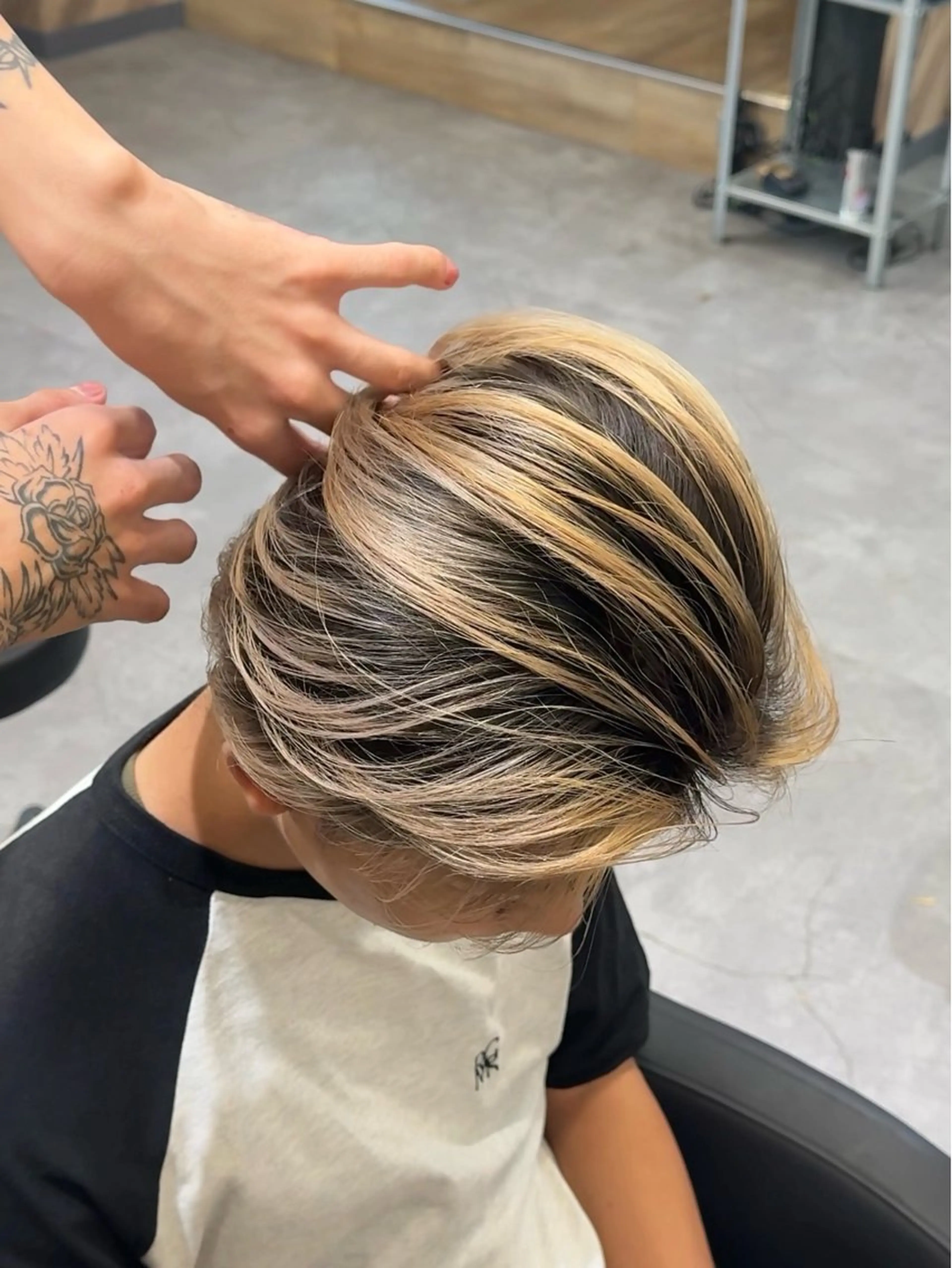 ショート カラー CHROMAN by become所属・RYUKI/ 複雑履歴ハイトーンのヘアスタイル