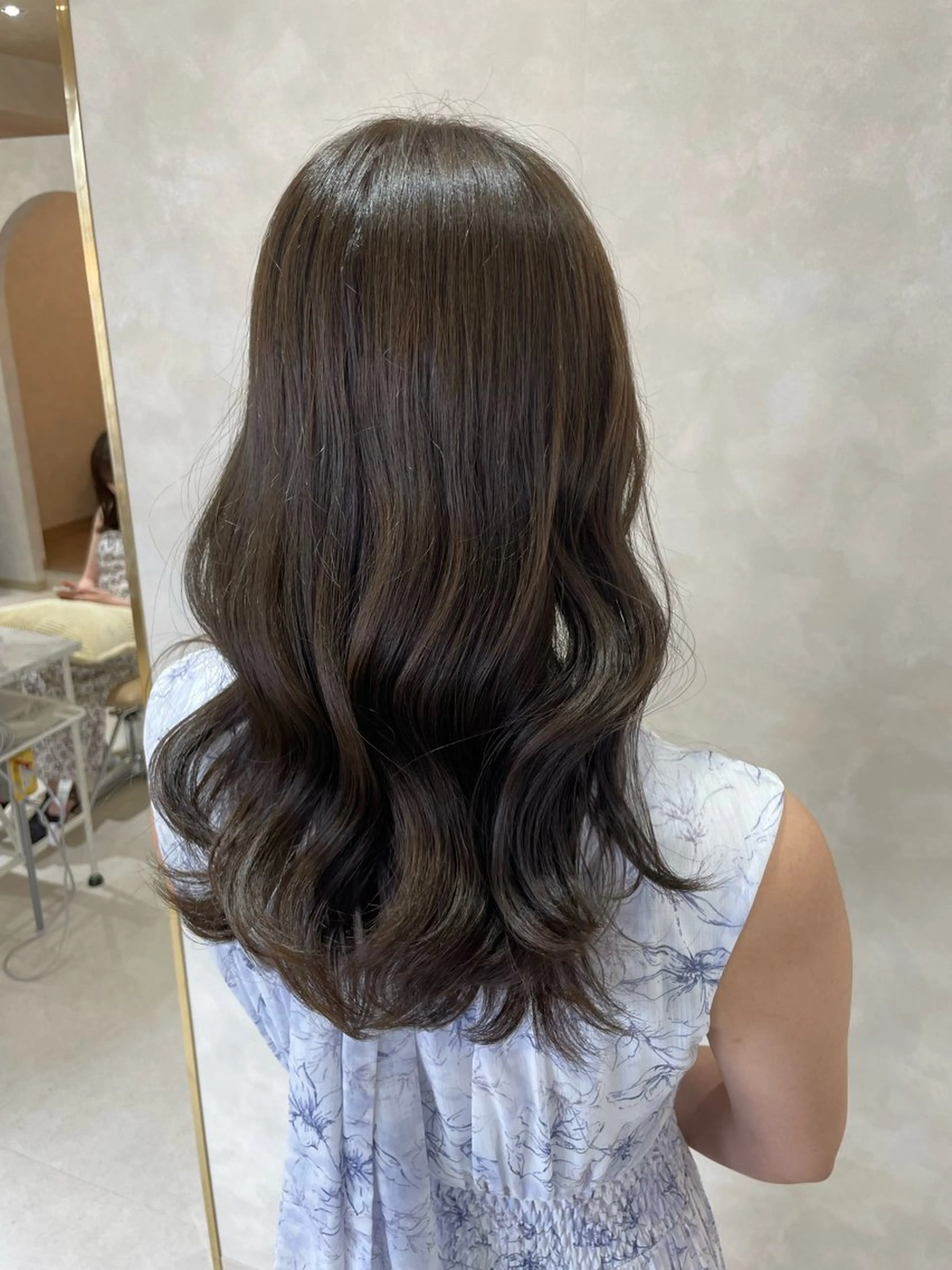 ロング カラー グレージュ オリーブグレージュ オリーブグレー カット ヘアカラー トリートメント りほ/顔周りカット/ レイヤーカットのヘアスタイル