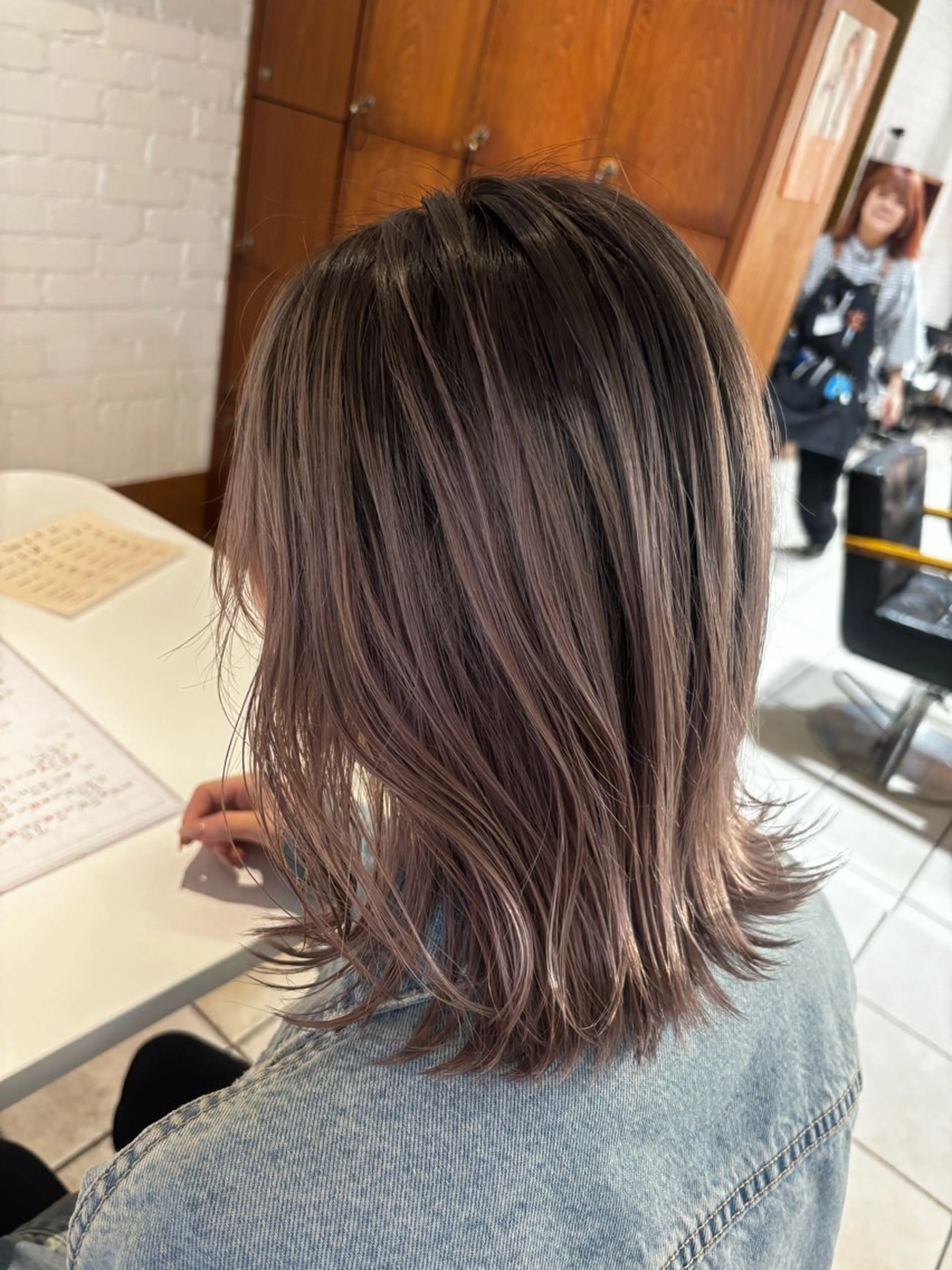 ミディアム カラー バレイヤージュ ブリーチ ボブ レイヤーカット vancouncil春日井所属・山岡 春のヘアスタイル