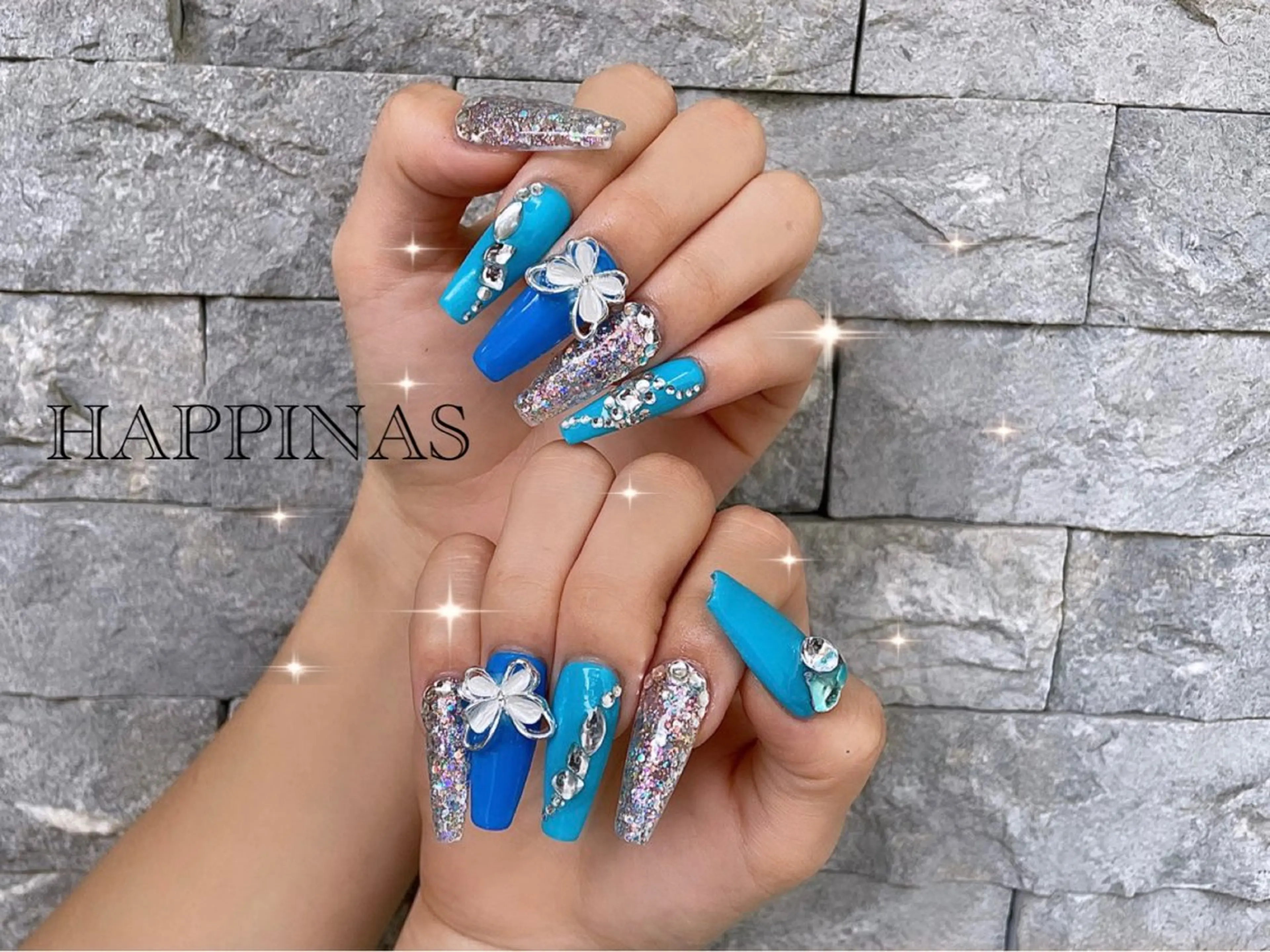 ネイル ブルー キラキラネイル ロングネイル スカルプネイル ストーンネイル HAPPINAS COCONAのネイルデザイン
