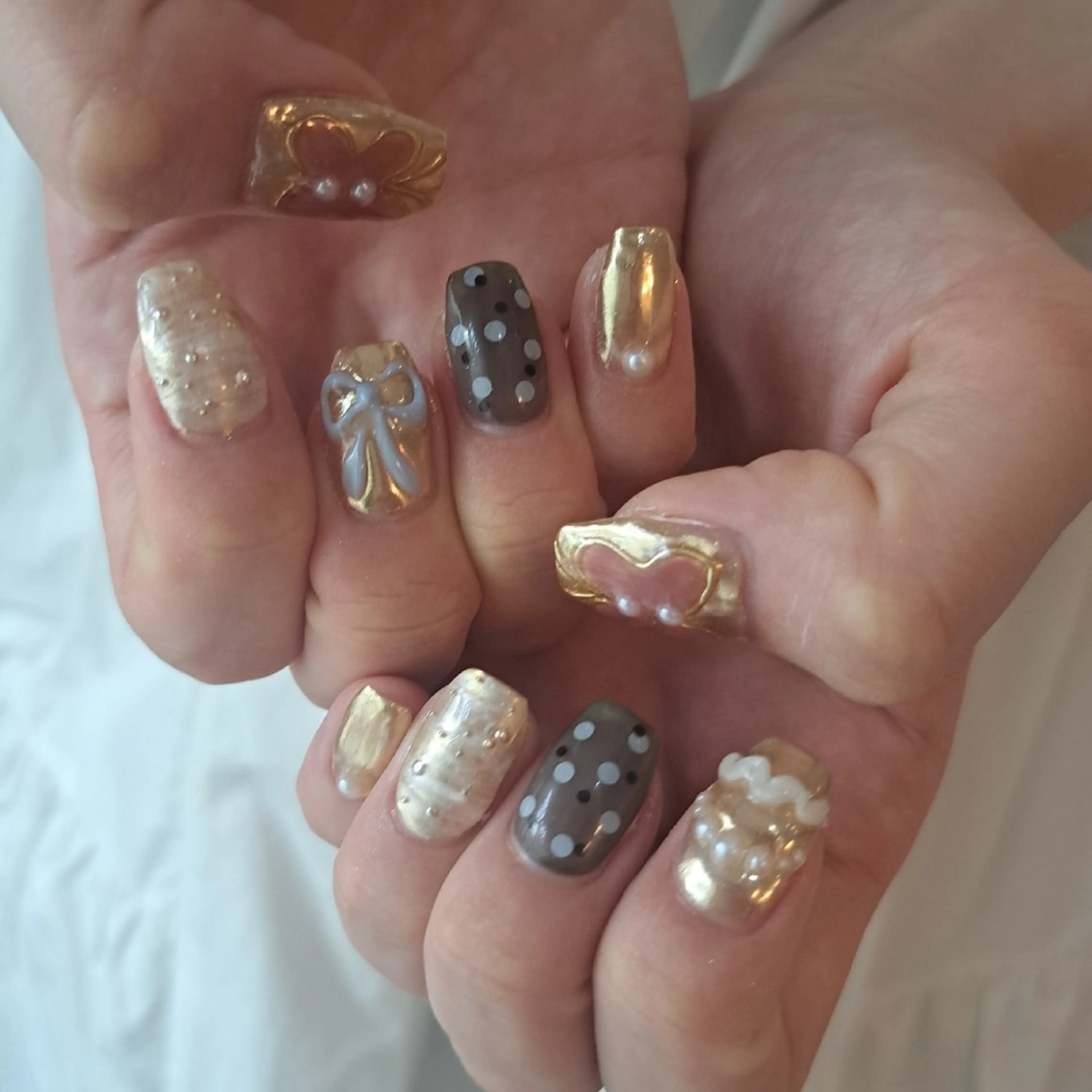 ネイル アートネイル ジェルネイル ゴールド ミラーネイル 持ち込み Nail mood /アートし放題のネイルデザイン