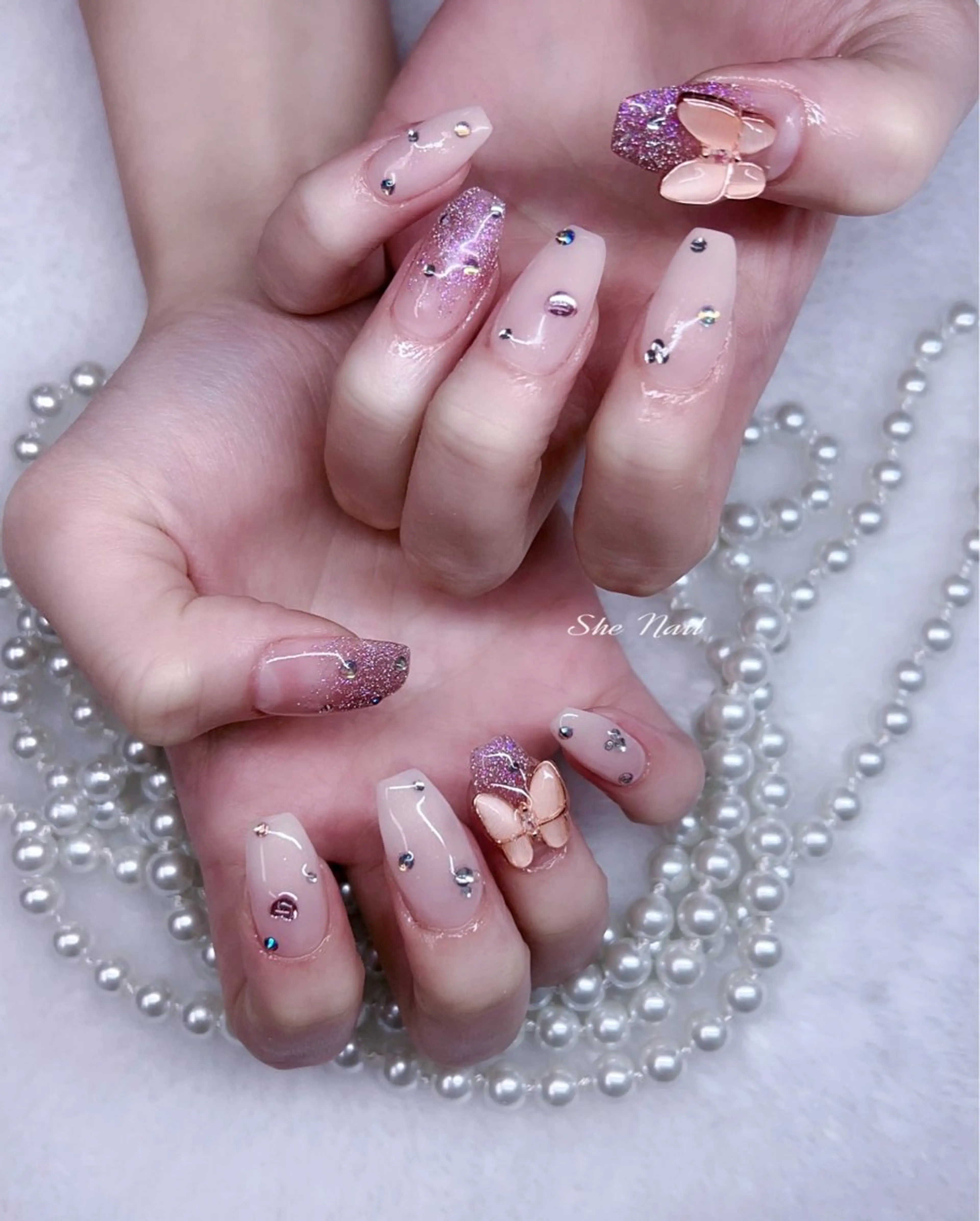 ネイル チークネイル フレンチネイル グラデーション キラキラネイル 韓国ネイル ハンドネイル She   Nail所属・ISA_ BELLAのネイルデザイン