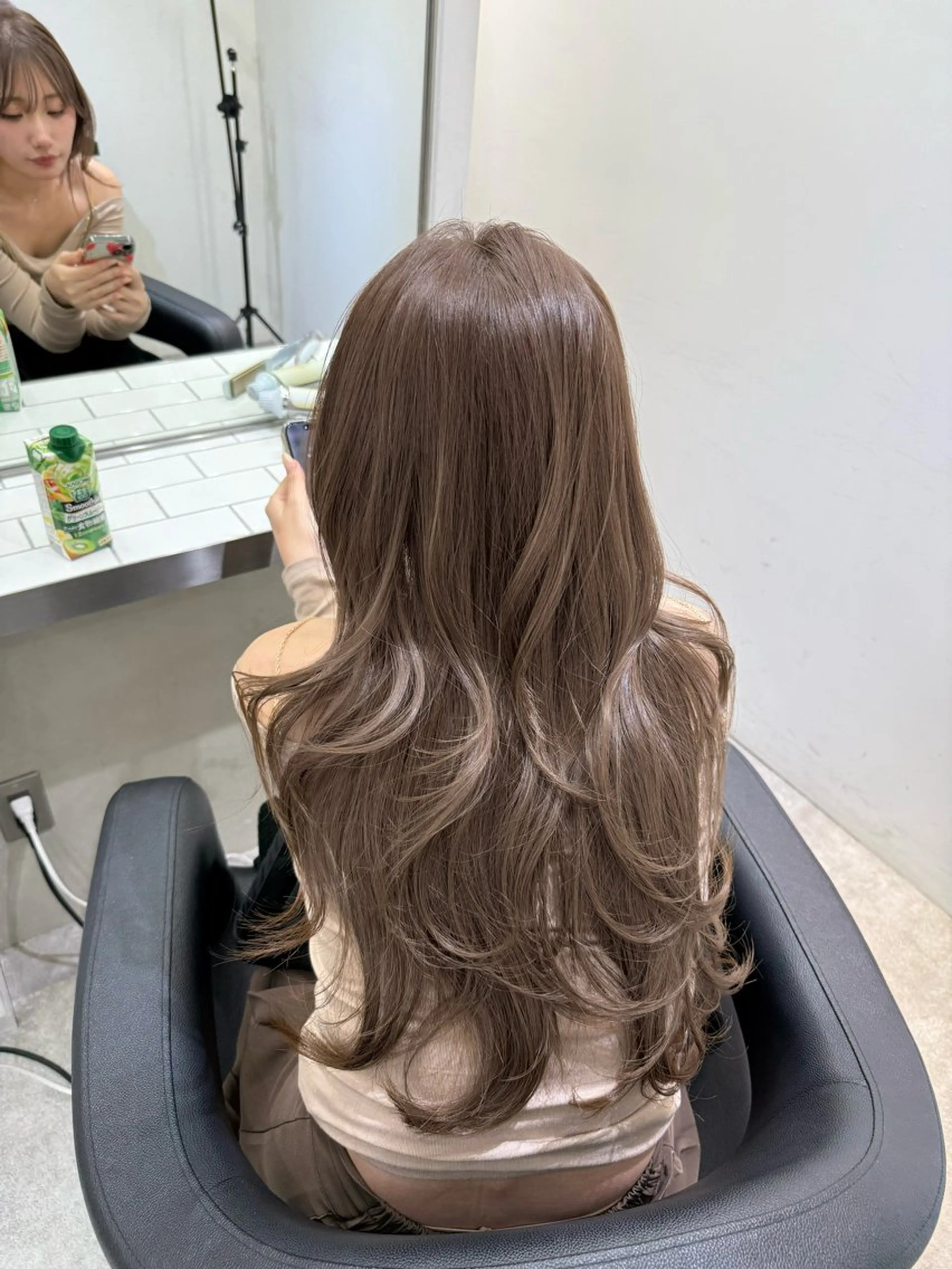 ロング カラー カット ヘアカラー トリートメント 艶髪レイヤー顔周り グレージュ添田晃基のヘアスタイル