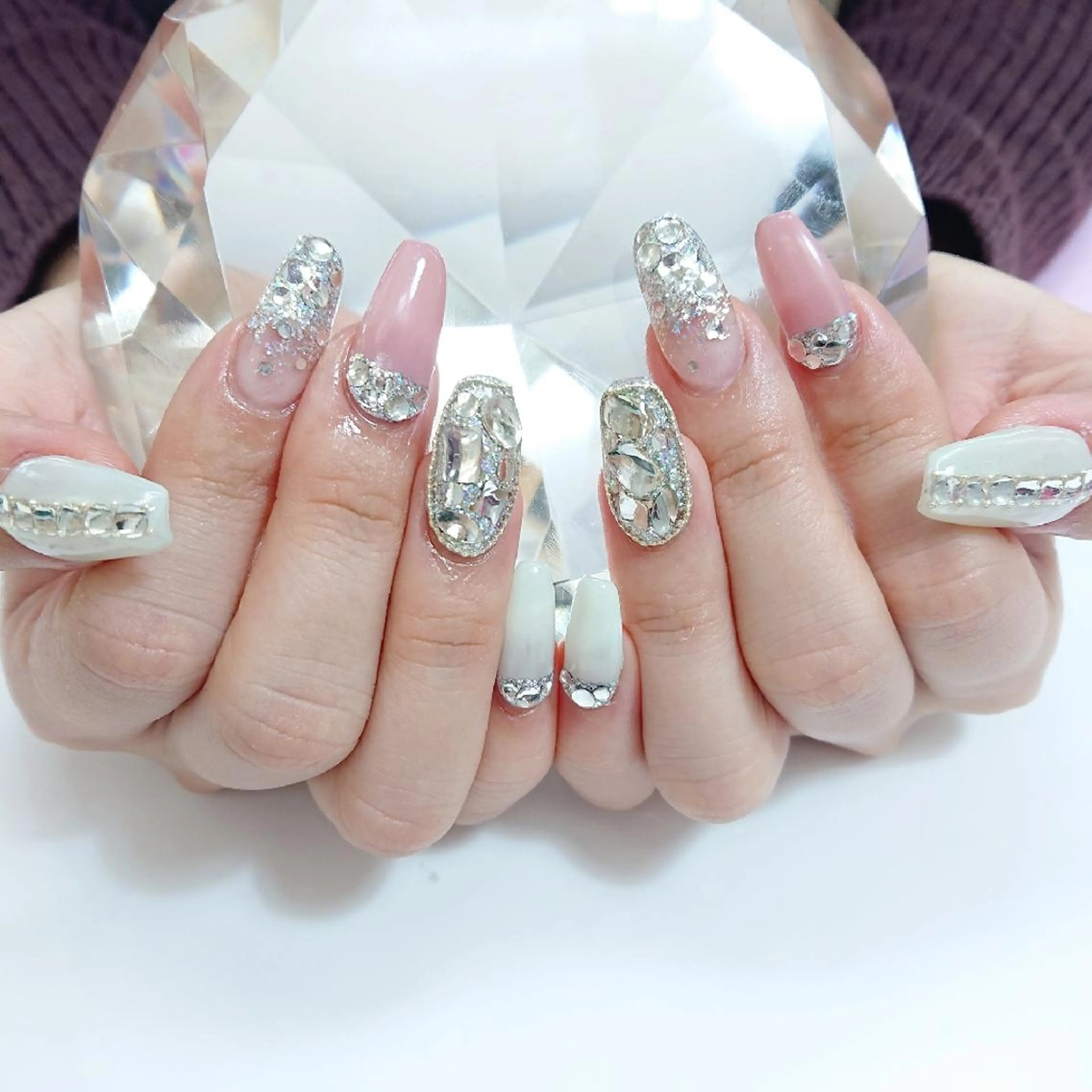 ネイル ストーンネイル Coco Girlsのネイルデザイン