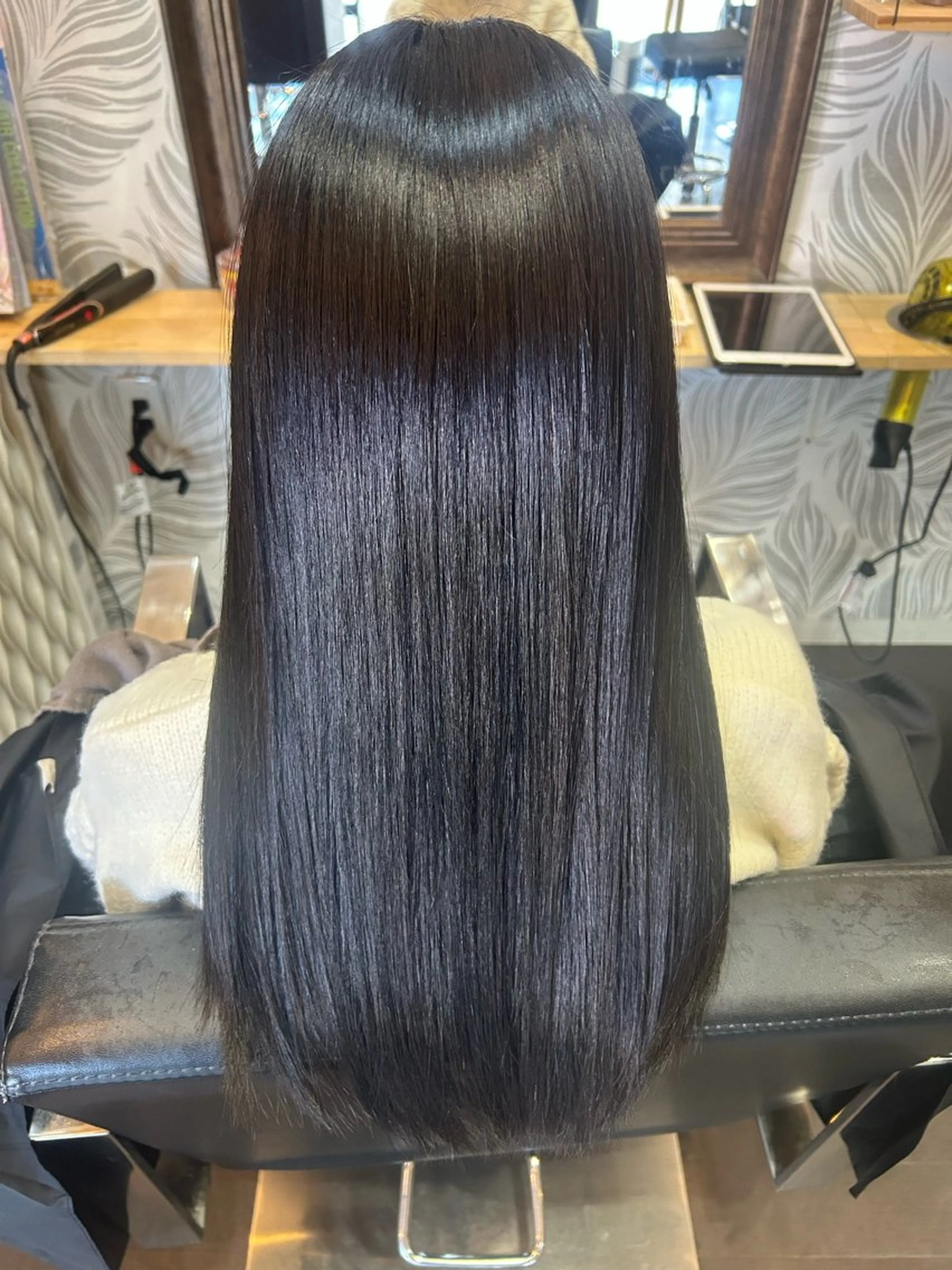 ロング カラー 黒髪 ブルーカラー ブルーブラック 髪質改善 ロング KamiBito奈良生駒店所属・きむら はるみのヘアスタイル