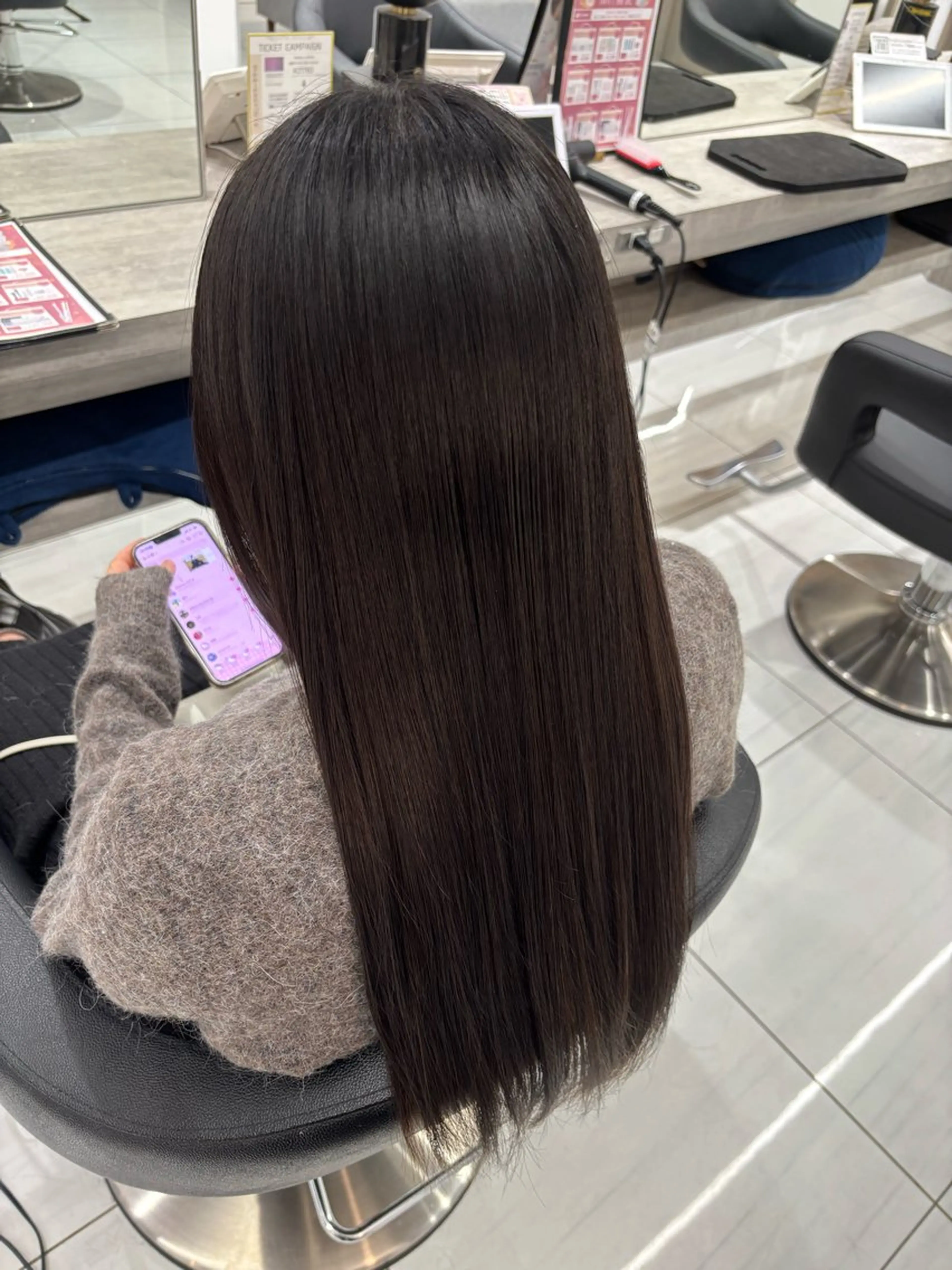 ロング EARTH艶髪 ストレートharuのヘアスタイル