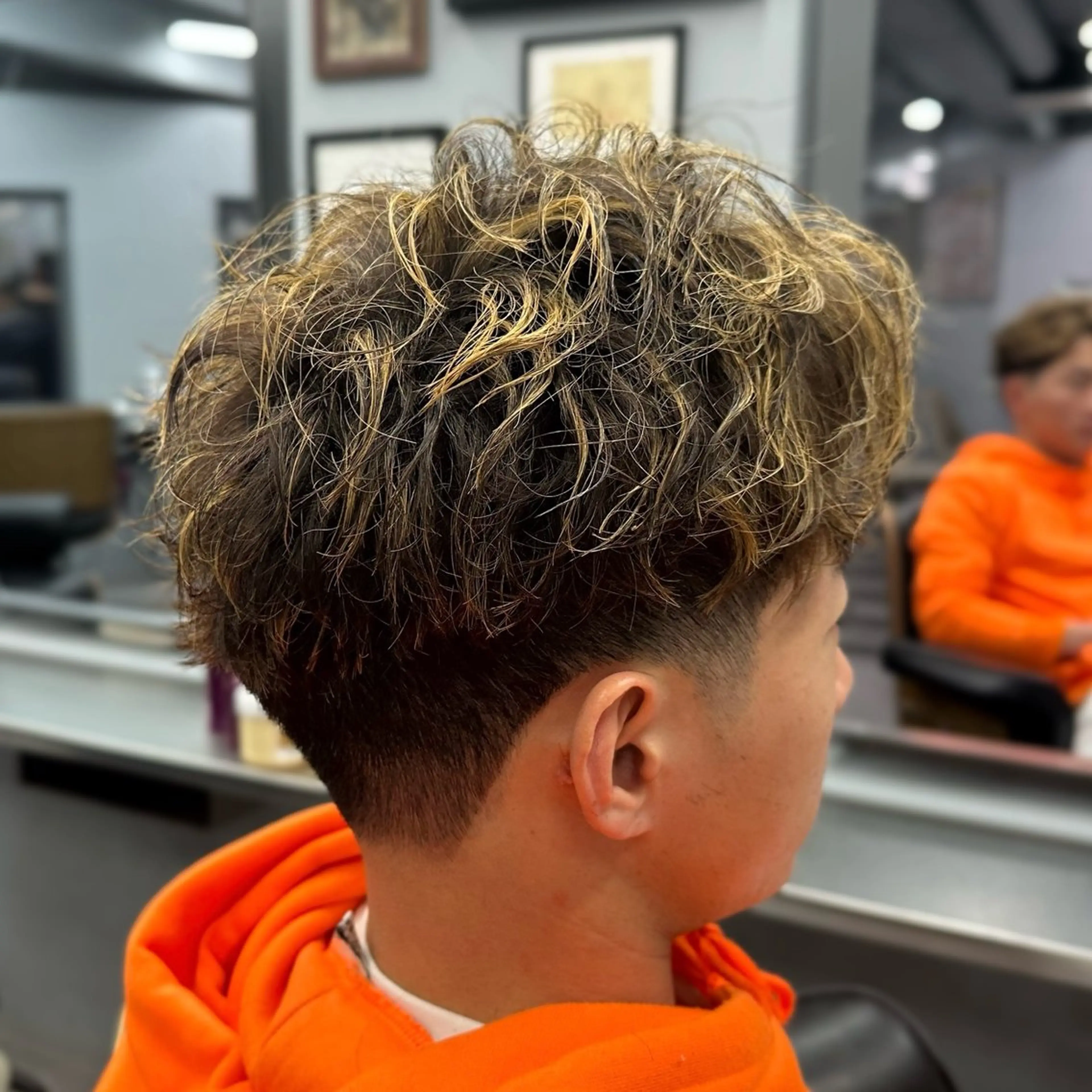 ショート カラー メンズ メンズブリーチ センターパート フェードカット メンズパーマ スペインカール カット ヘアカラー I-CON  #blue MEN'S所属・池袋/カラー/パーマ NATSUのヘアスタイル