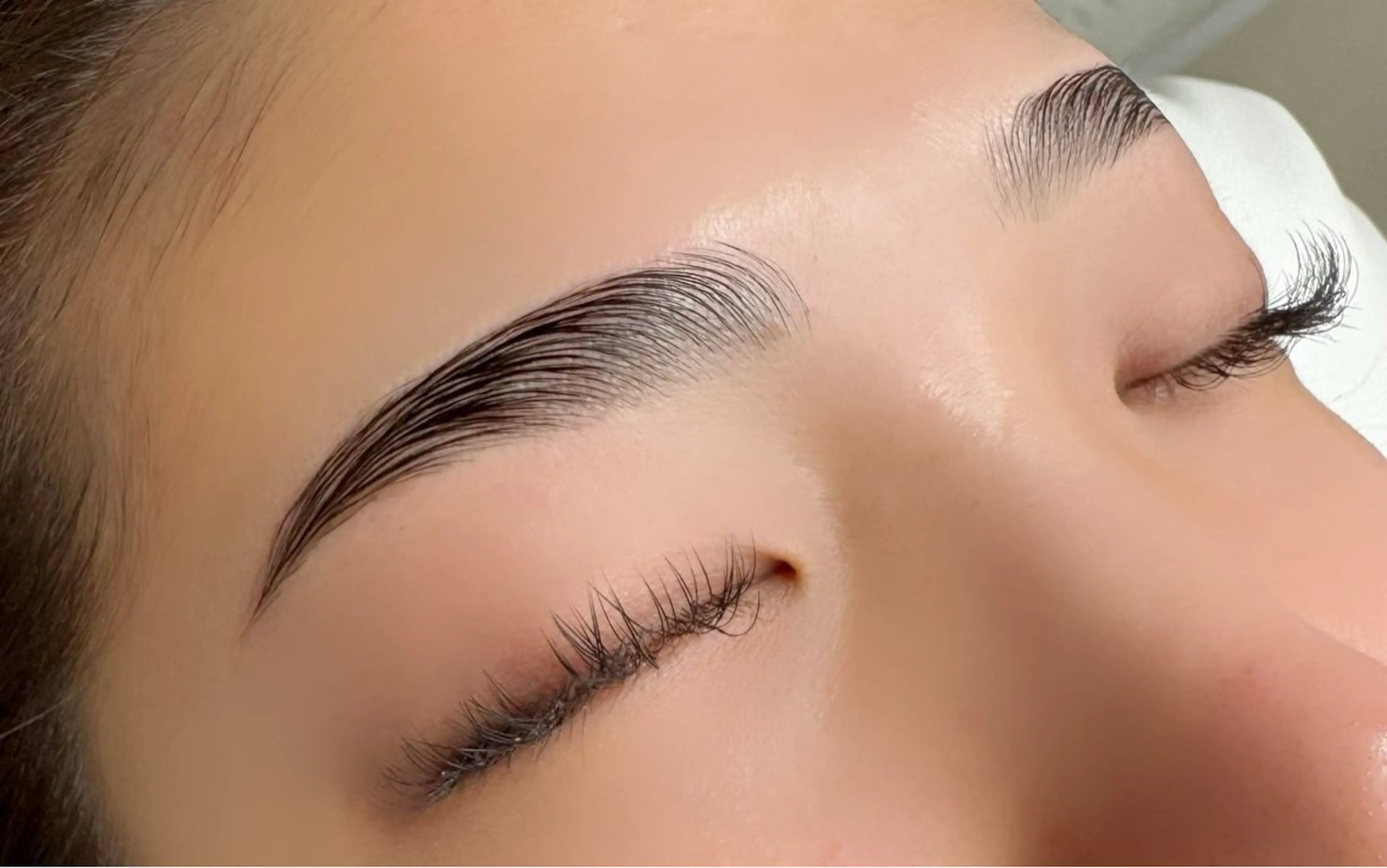 ミニモ限定✨OPEN記念価格【男女共通】ヒト幹細胞ブロウリフト×眉ワックス脱毛★¥9,800→¥7,800の写真