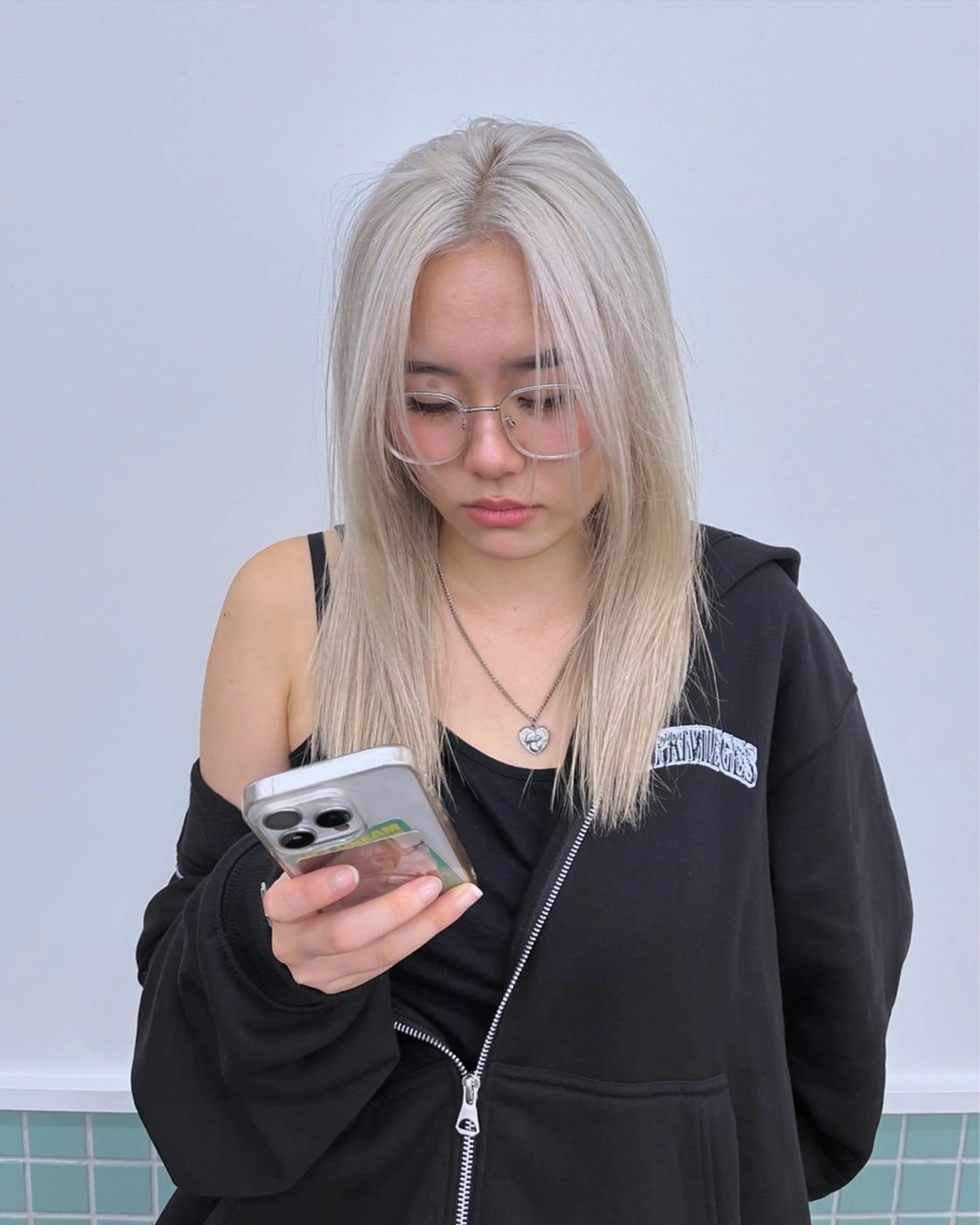 ミディアム カラー ヘアカラー 抜け感ハイトーン / ケアブリーチ/ユウキのヘアスタイル