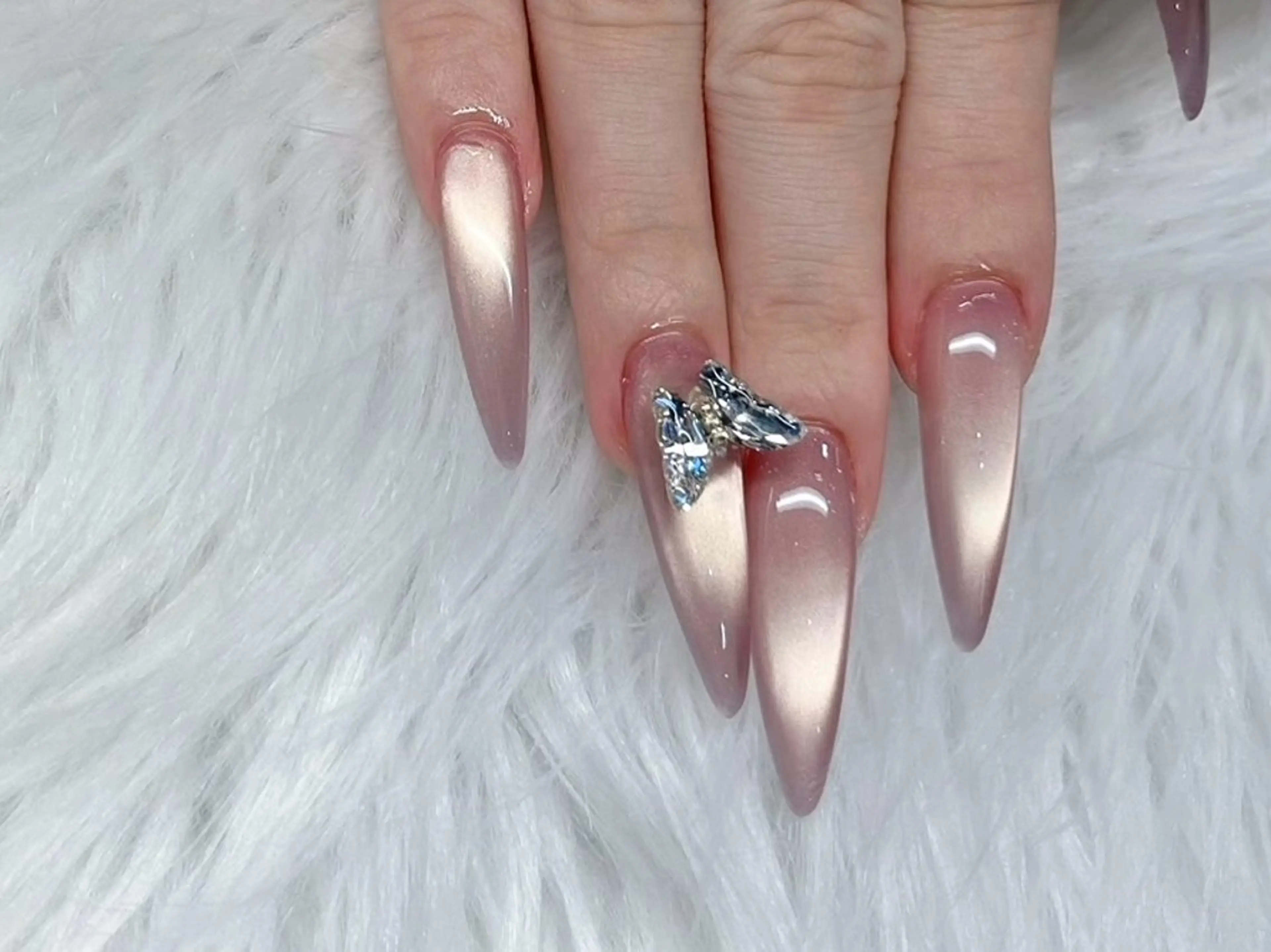 ネイル フレンチネイル ガラスフレンチ ロングネイル マグネットネイル ニュアンスネイル ハンドネイル XIMINANAIL SALON堀江店のネイルデザイン