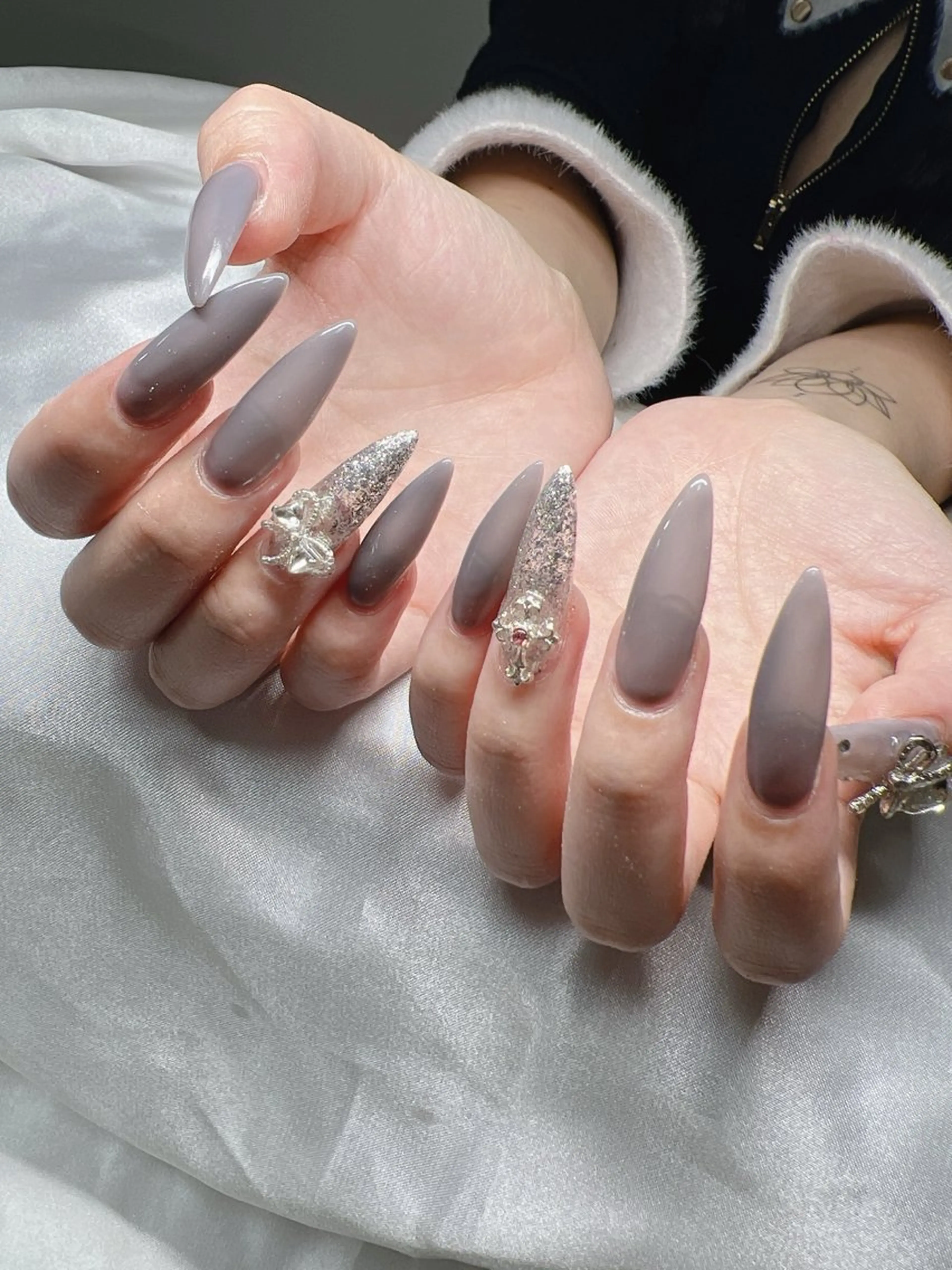 ネイル 長さ出し グラデーション 卒業式 キラキラネイル マグネットネイル Lee Nailsのネイルデザイン