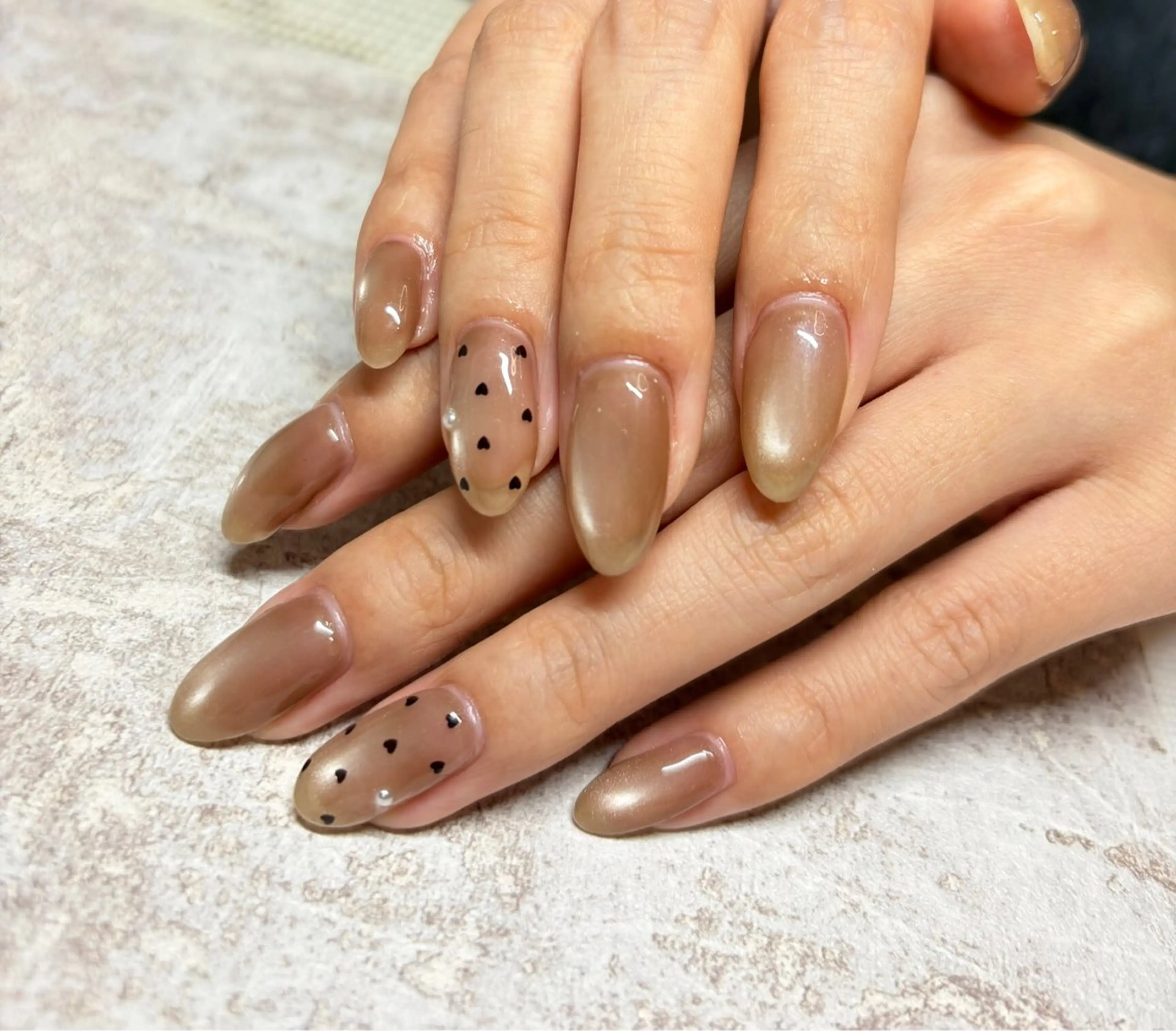 ネイル アートネイル マグネットネイル ワンカラーネイル ハンドネイル ロエ所属・Lowé いちごのネイルデザイン