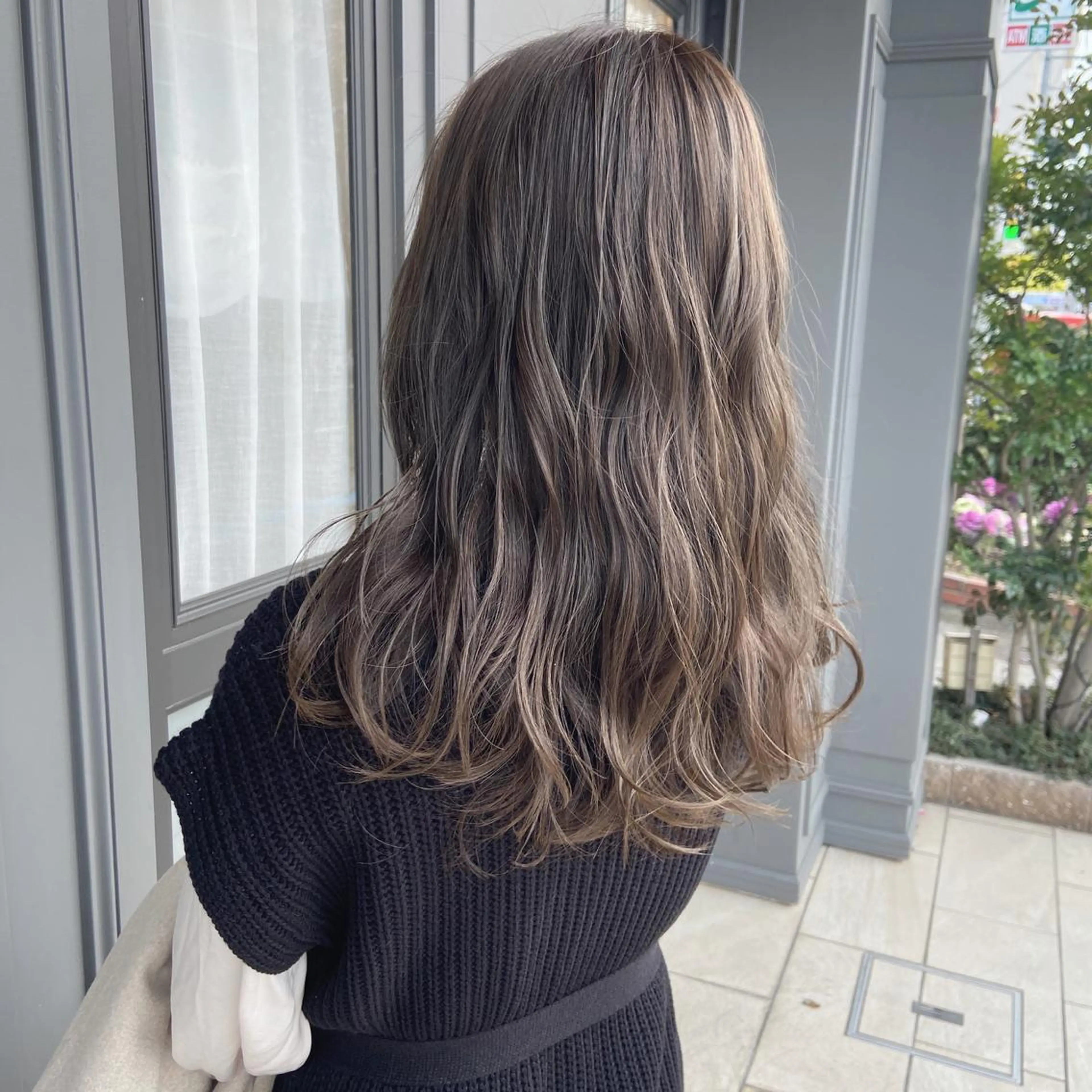 ミディアム 峯 志帆のヘアスタイル