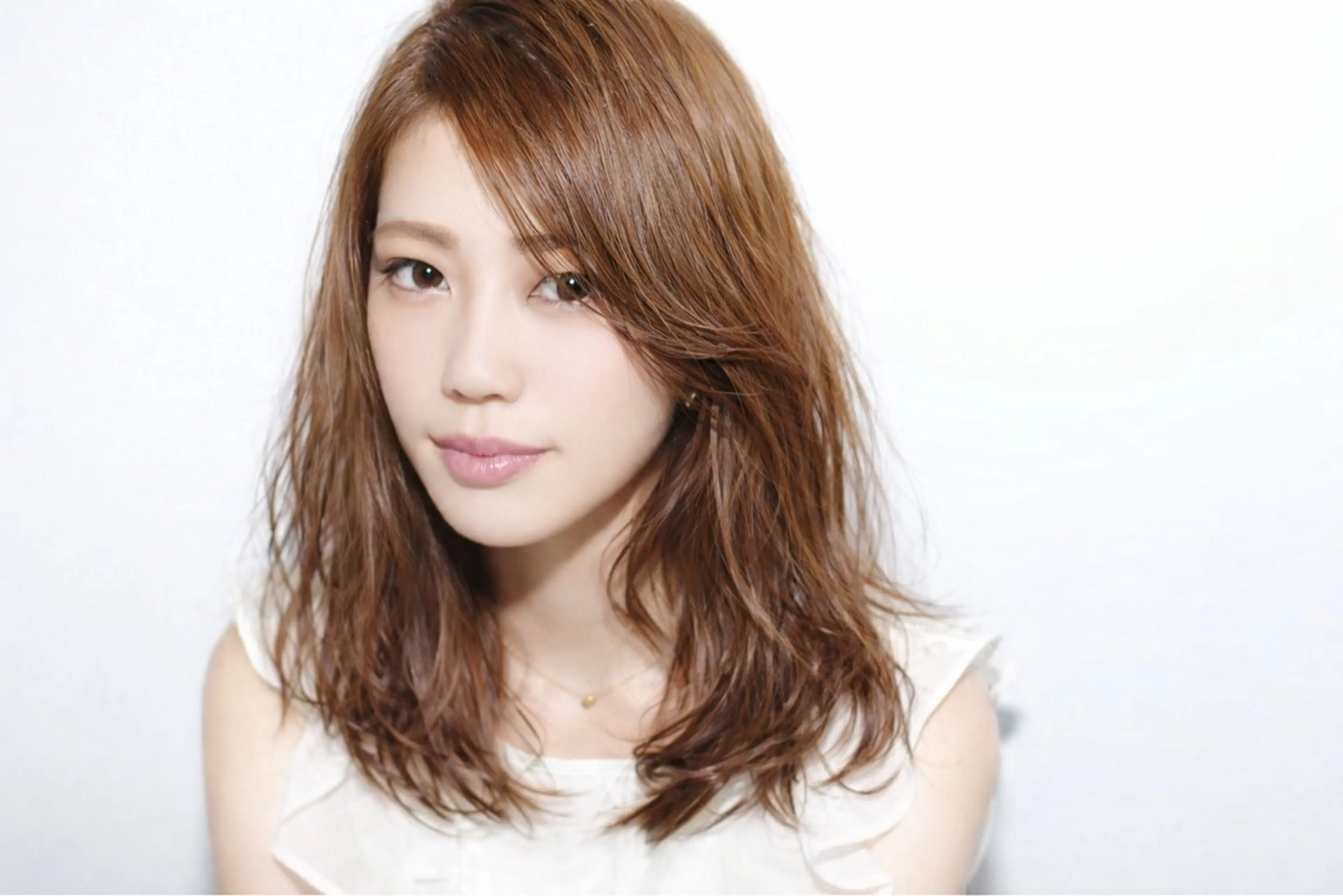 セミロング カラー レイヤーカット terra✂️ 佐伯 尚哉のヘアスタイル