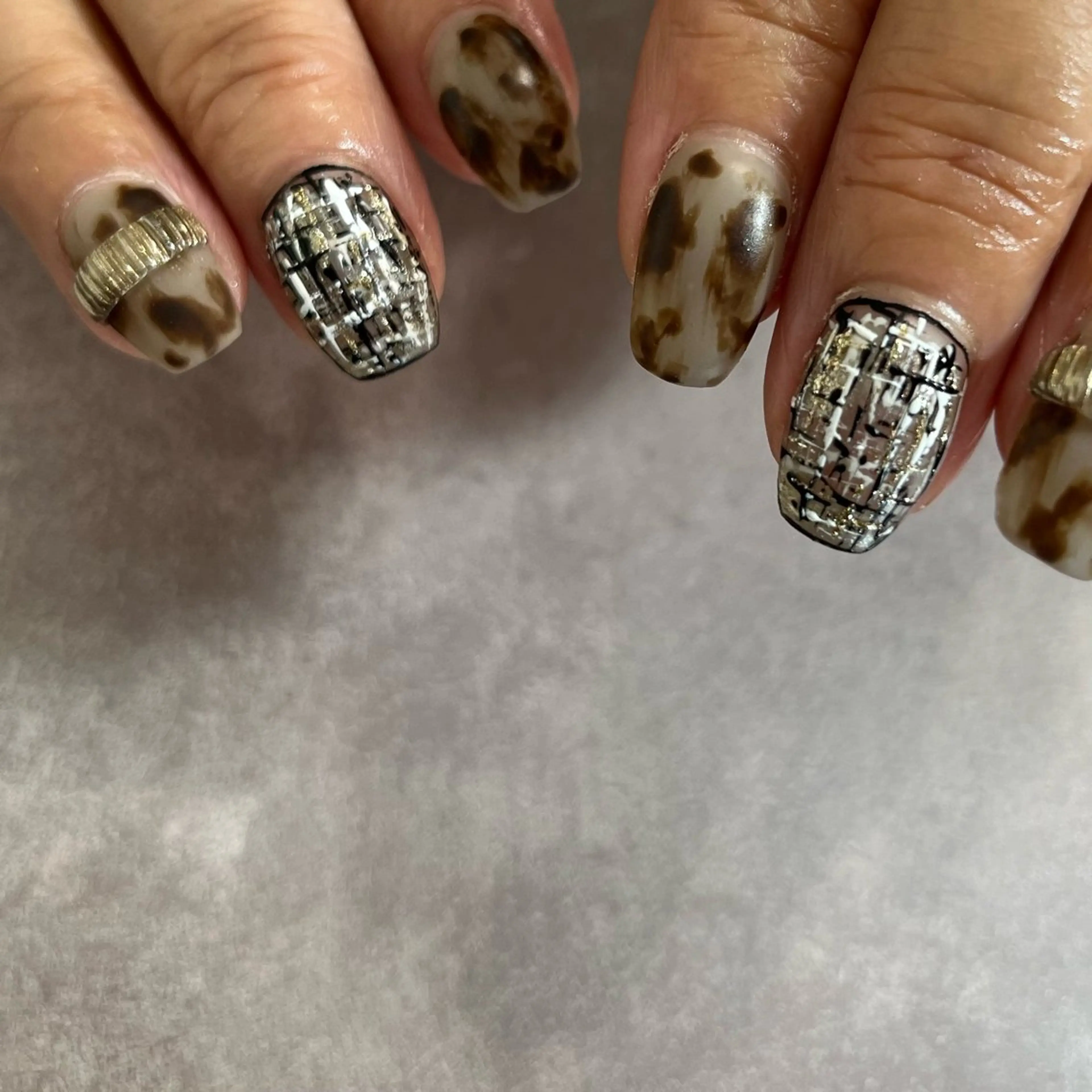 ネイル アニマル柄 ツイードネイル 城東区ネイルサロン carpediemのネイルデザイン