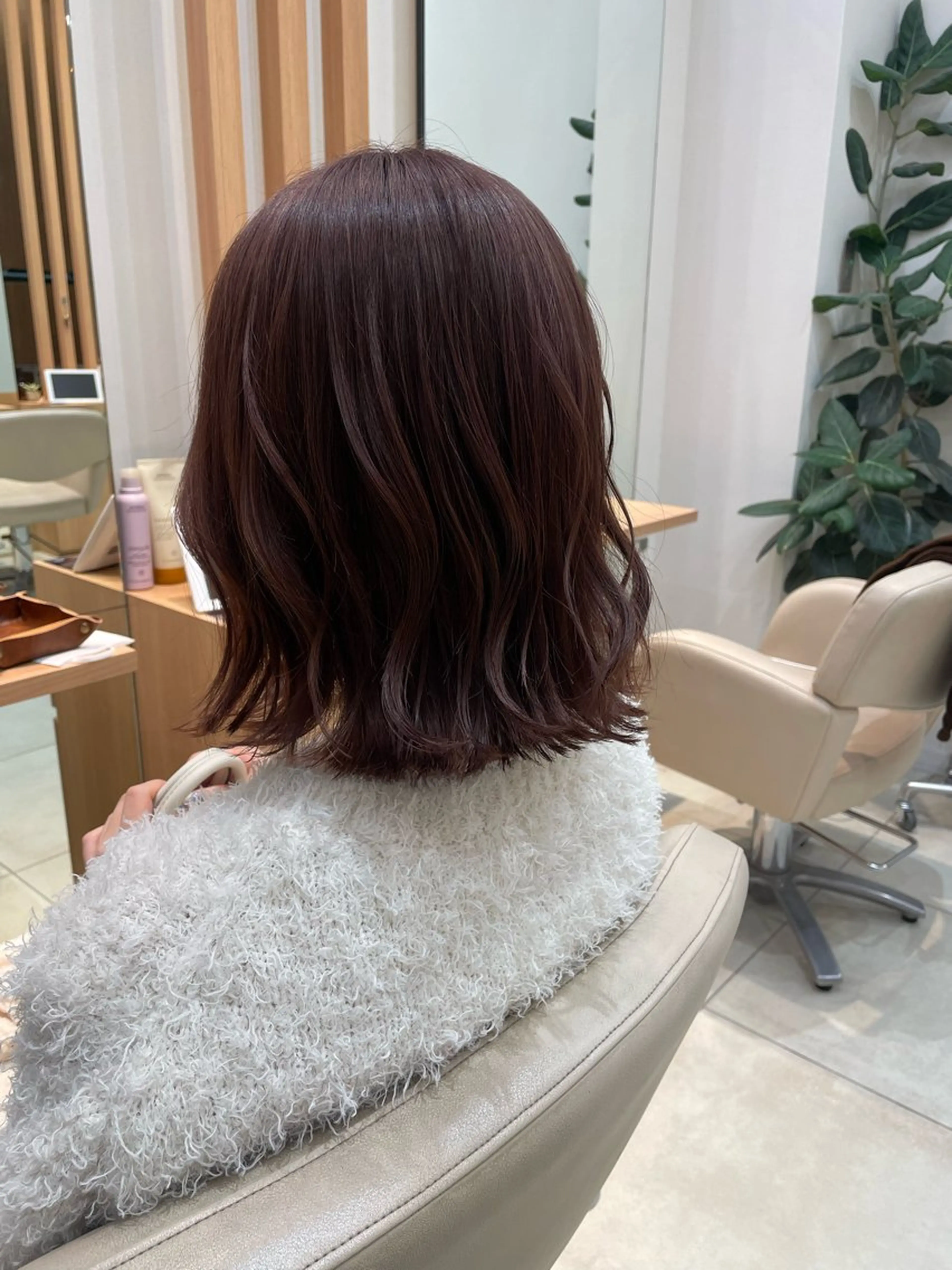 ミディアム カラー ボブ レイヤーカット 外ハネヘア OASIS AVEDA 立川所属・ボブ/ショート/ ゆづきのヘアスタイル