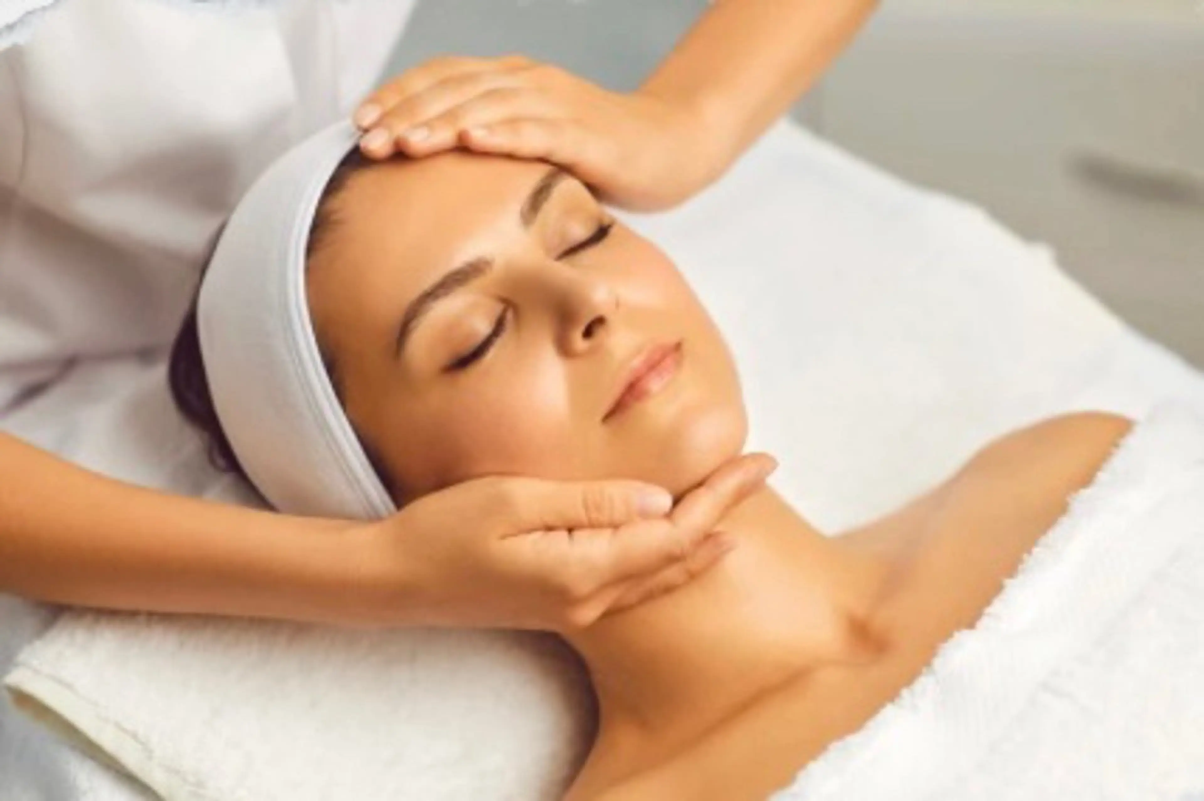 【レディース/メンズ】フェイシャルエステ30分デコルテ+500円【毛穴ケア/小顔/美白/ニキビ/ニキビ跡】メンズ当日不可の写真