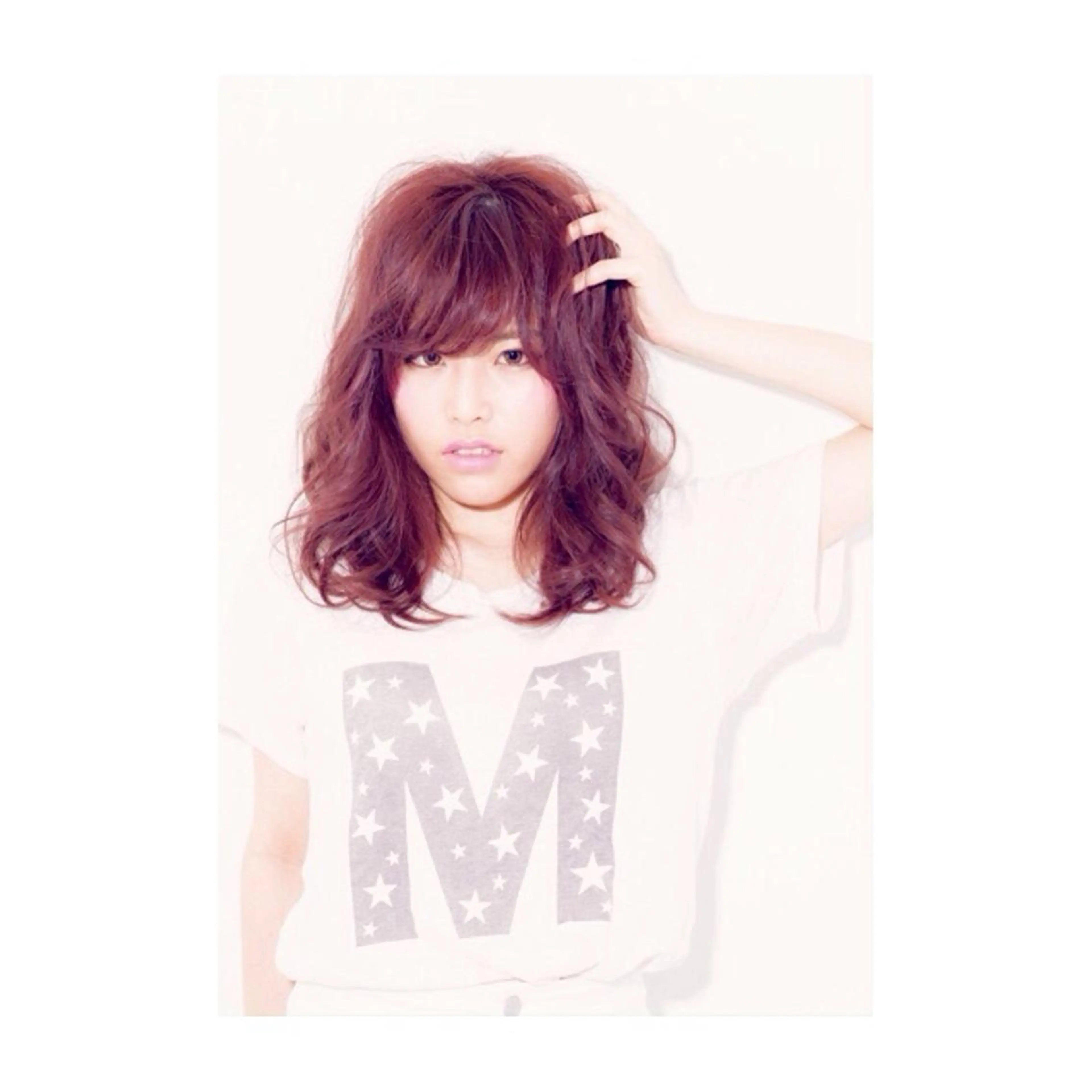 ミディアム セミロング カラー パーマ アオガミ （前髪顔周りカット）のヘアスタイル