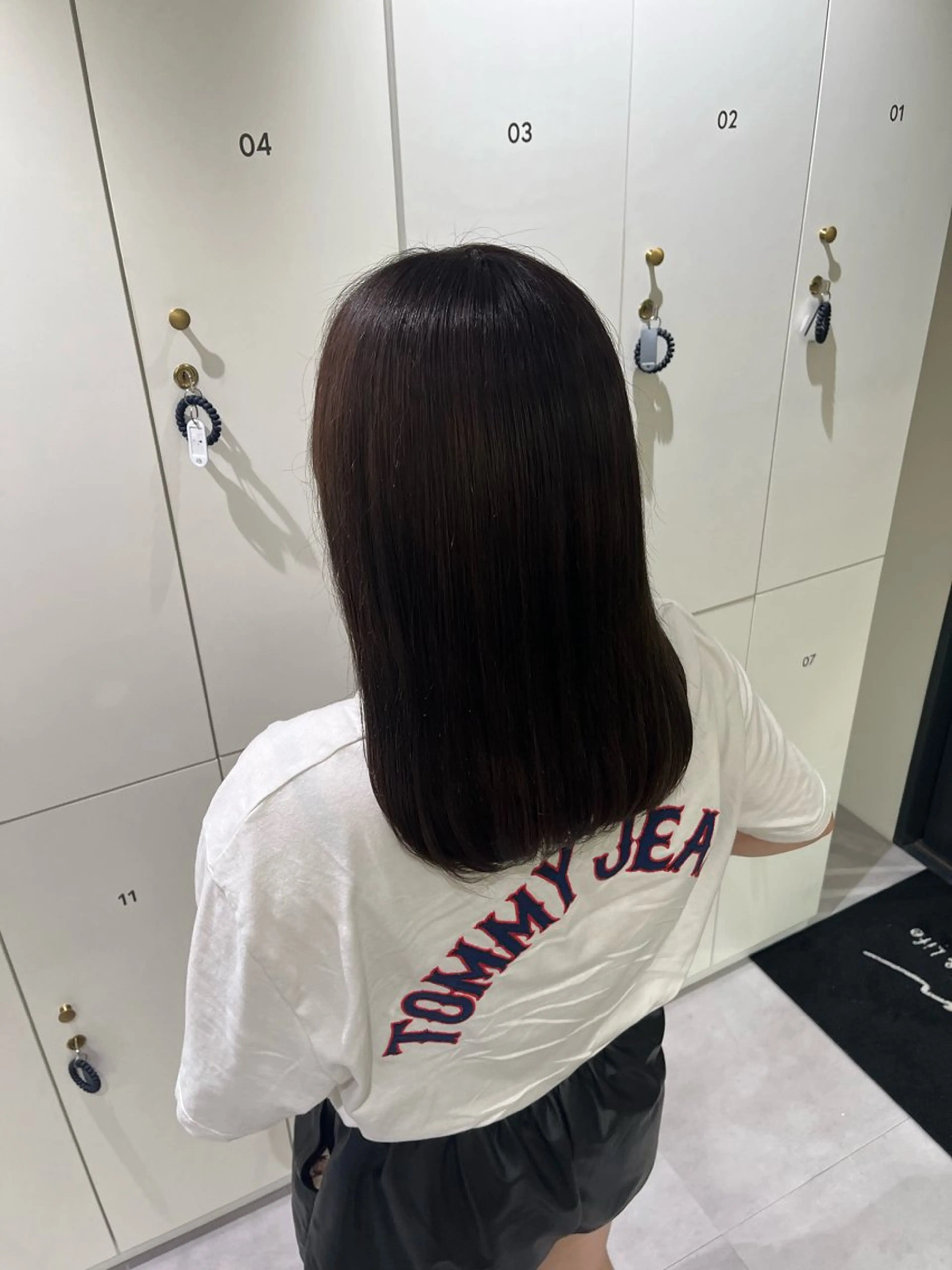 セミロング カラー 溝曽路 優衣のヘアスタイル