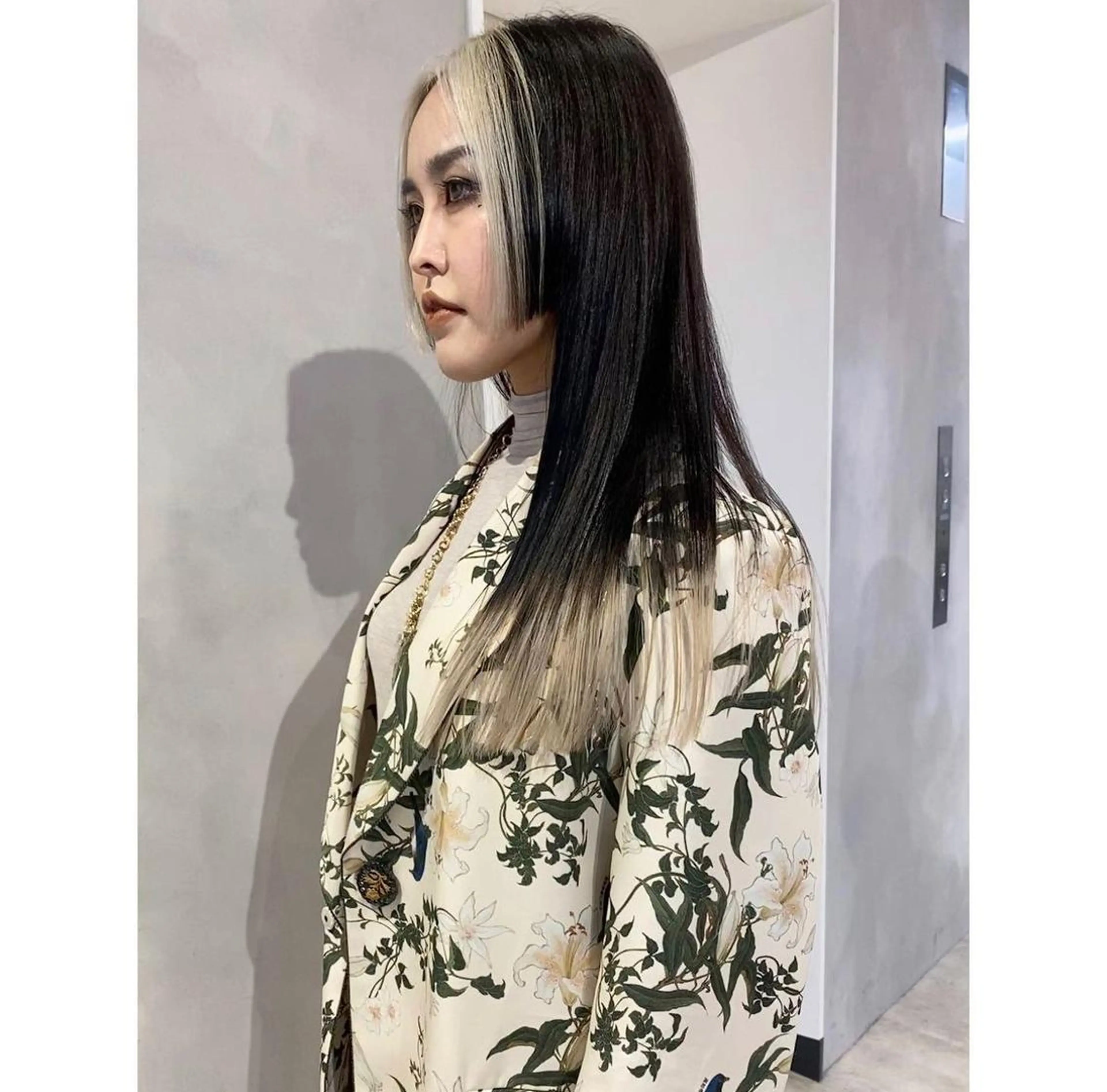 セミロング カラー ヘアアレンジ ブリーチ デザインカラー 【姫カット】 ナカムラコウキのヘアスタイル