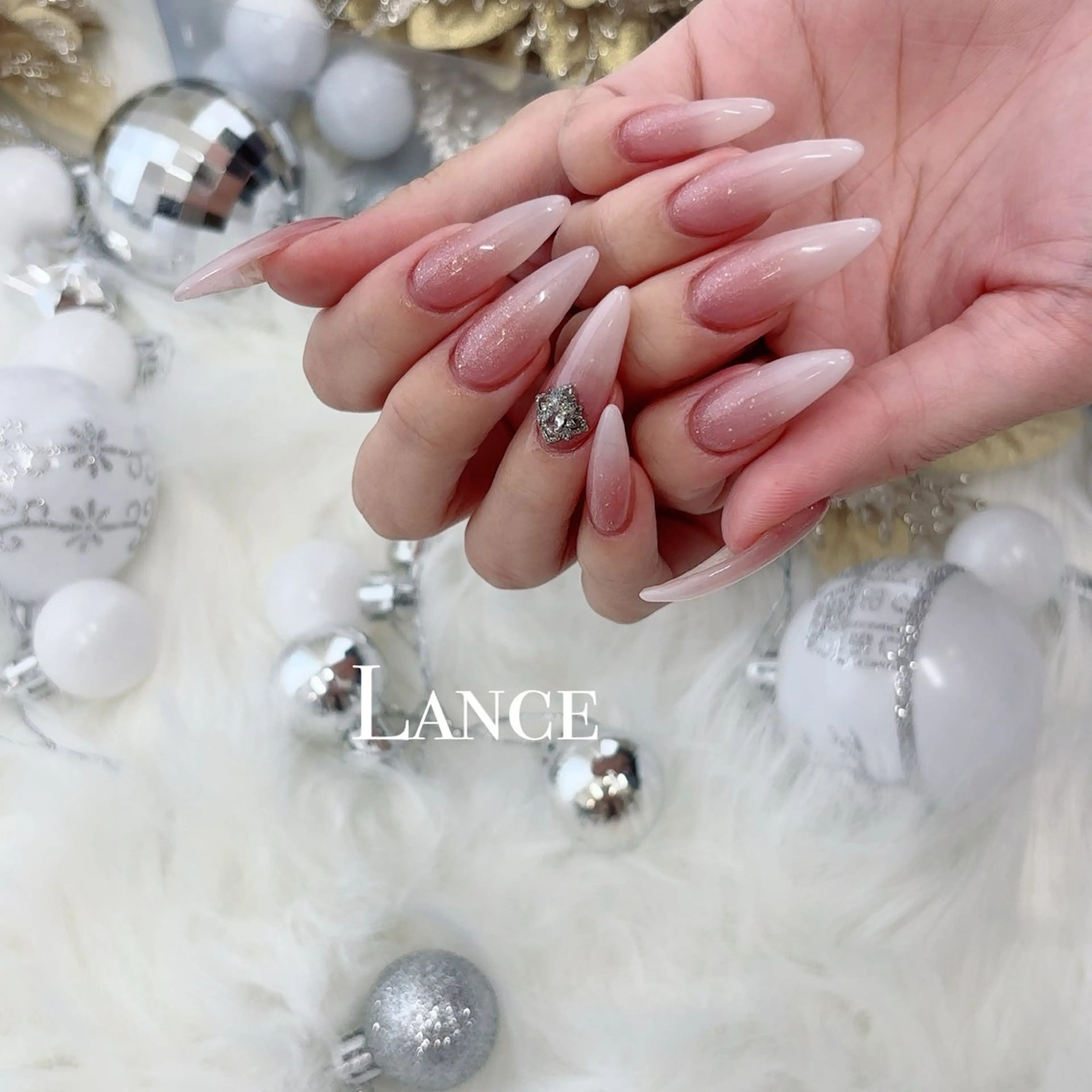 ネイル オーロラネイル フットネイル フレンチネイル ガラスフレンチ 氷ネイル・うるうるネイル ハンドネイル Lance nailのネイルデザイン