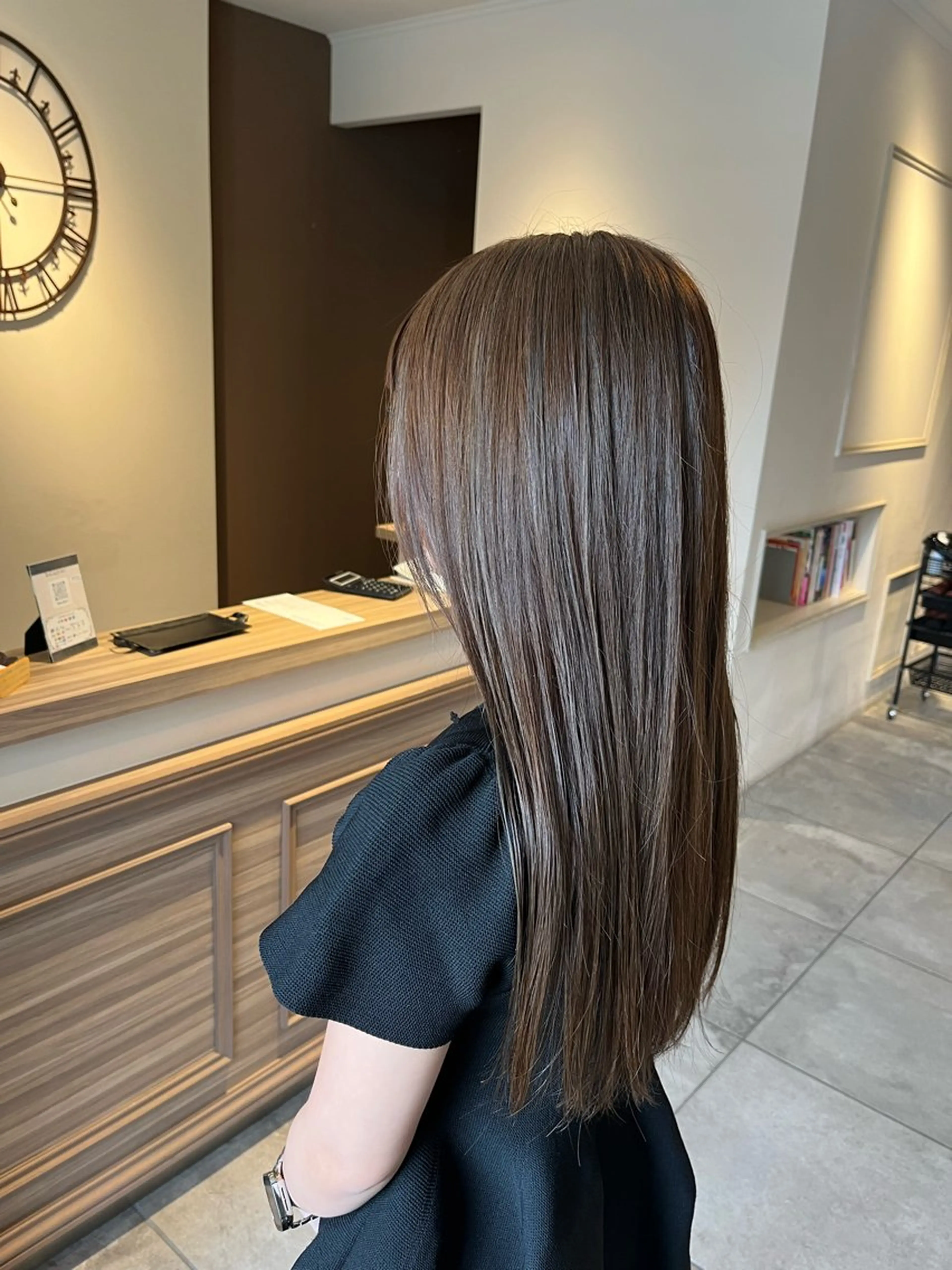 ロング カラー アッシュ シルバー 髪質改善 カット 縮毛矯正 川越 輝梨奈のヘアスタイル