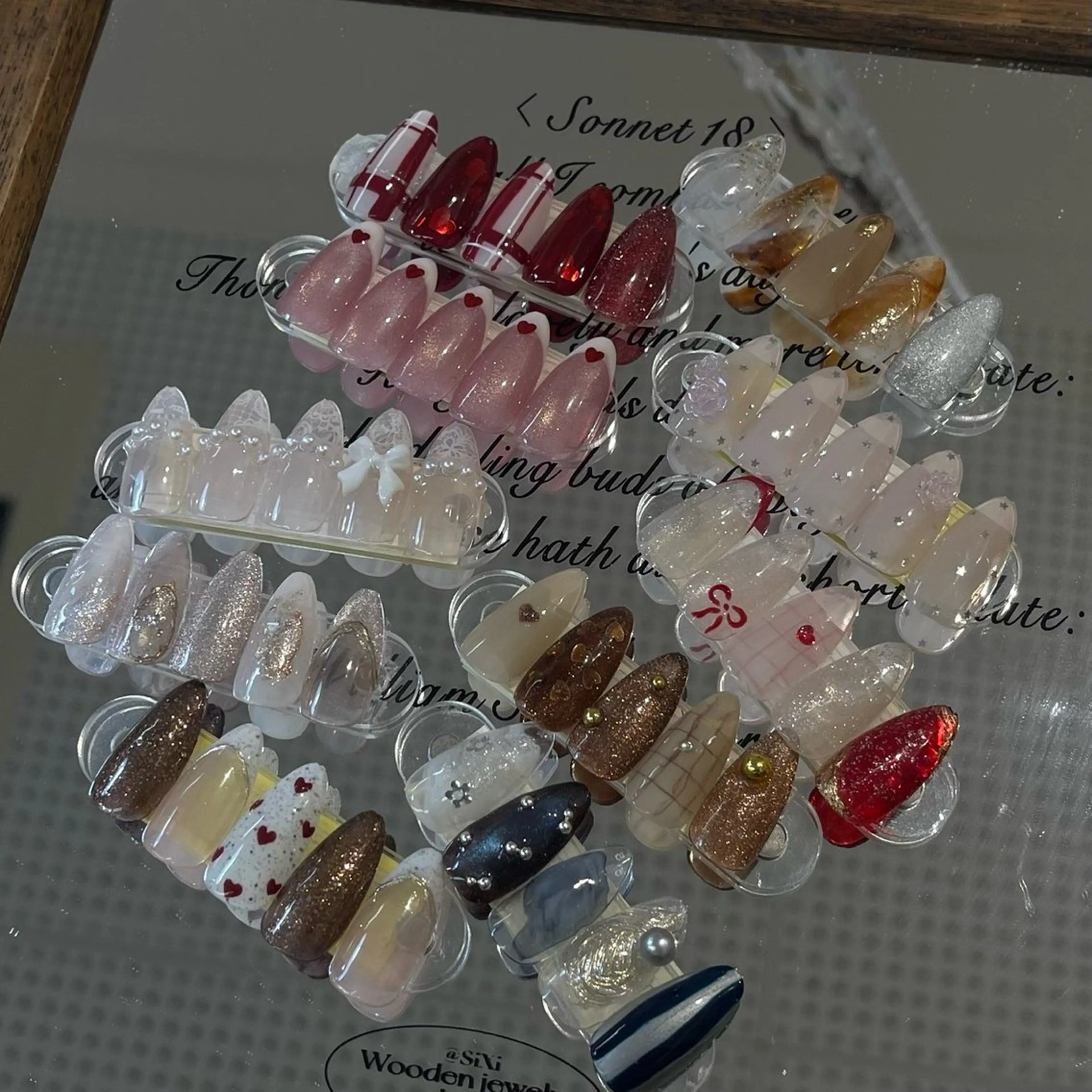 ネイル チークネイル フレンチネイル 韓国ネイル マグネットネイル 持ち込み ハンドネイル Hi nail🎀 池袋kozueのネイルデザイン