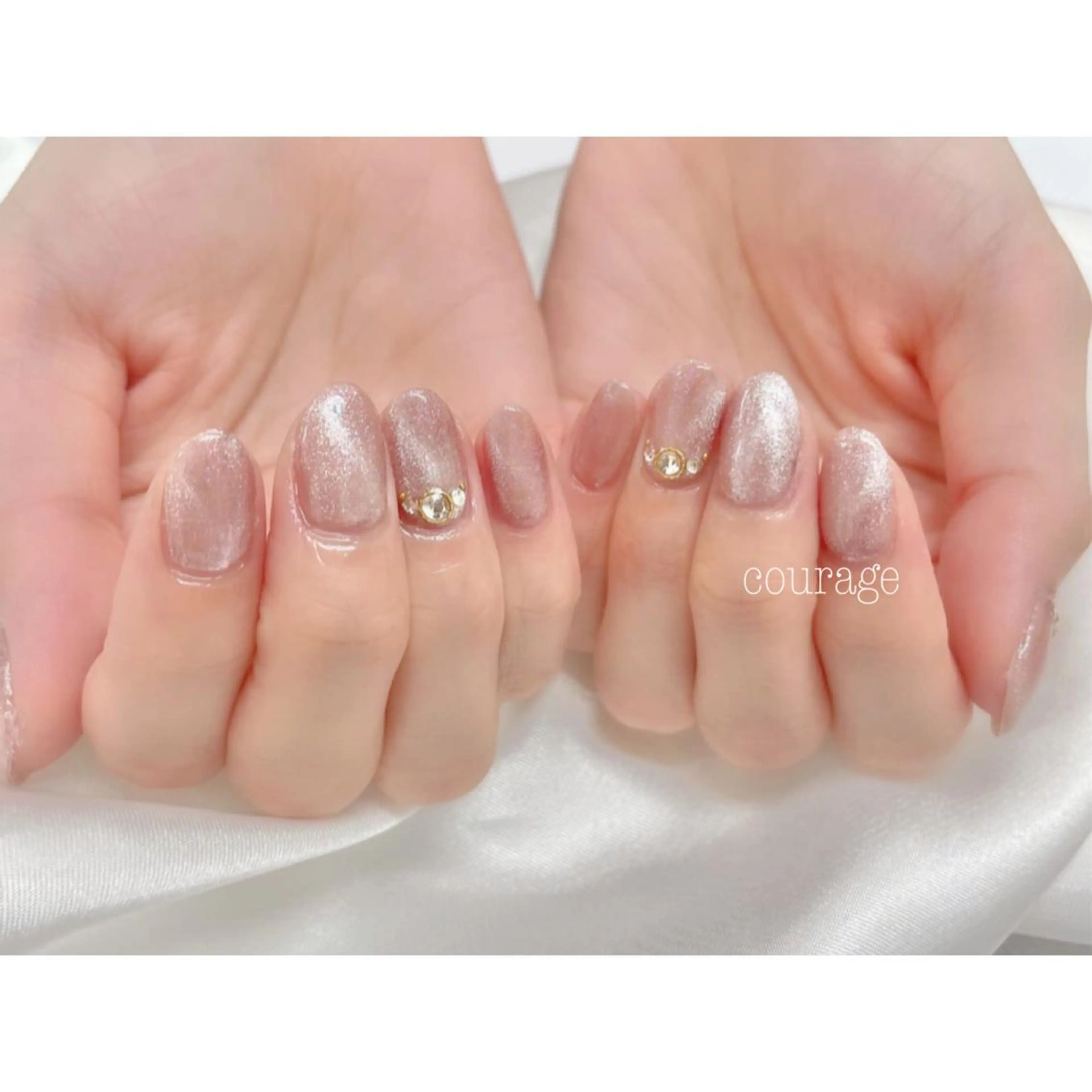 ネイル マグネットネイル ピンク ストーンネイル ハンドネイル ネイルサロンcourage所属・ネイルサロン courageのネイルデザイン