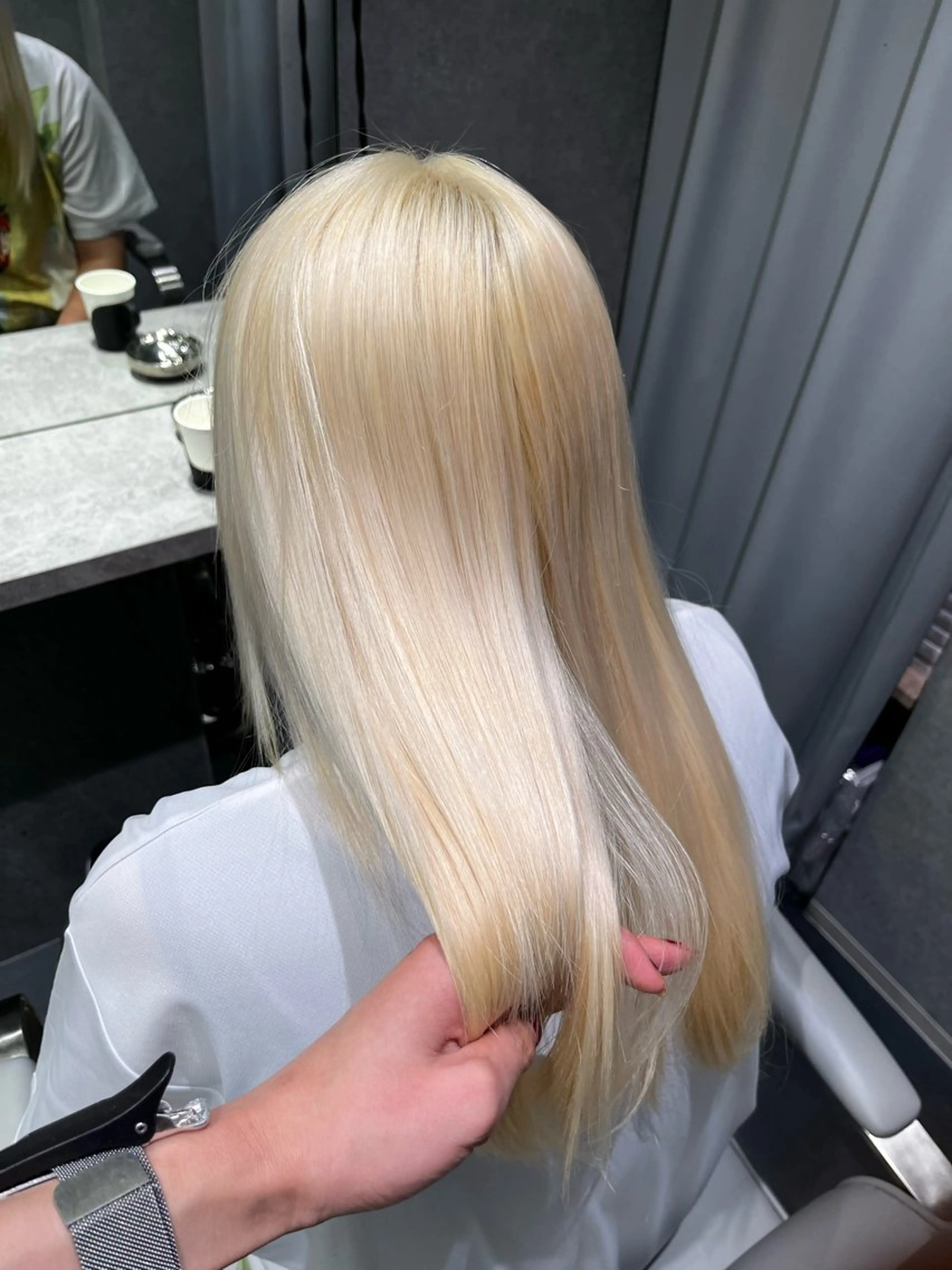 ロング カラー ハイトーンカラー カット ヘアカラー トリートメント rilas博多所属・博多JYUI/ウルフ ハイトーン/デザインのヘアスタイル