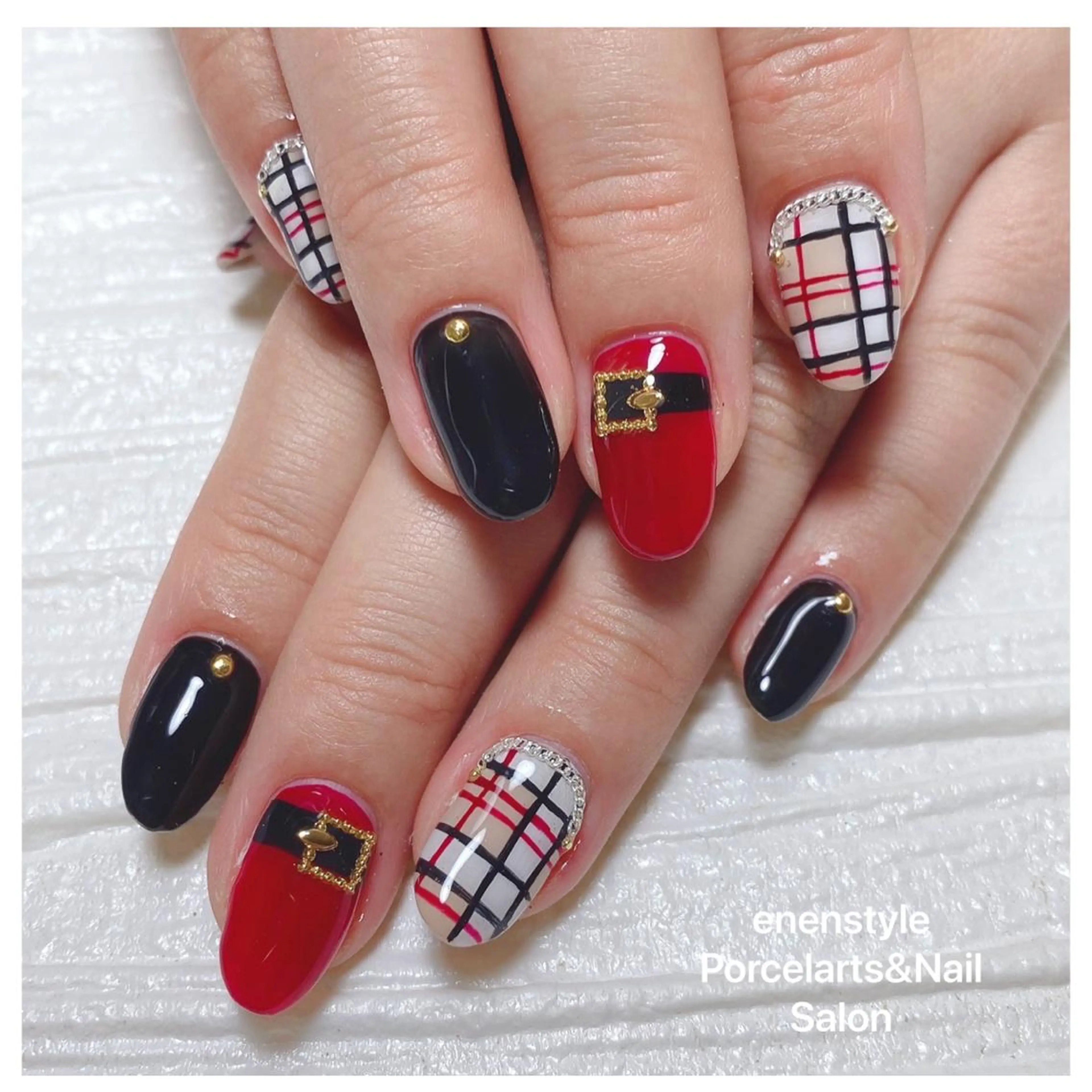 ミディアム ネイル マツエク・マツパ 👑enen style👑のネイルデザイン