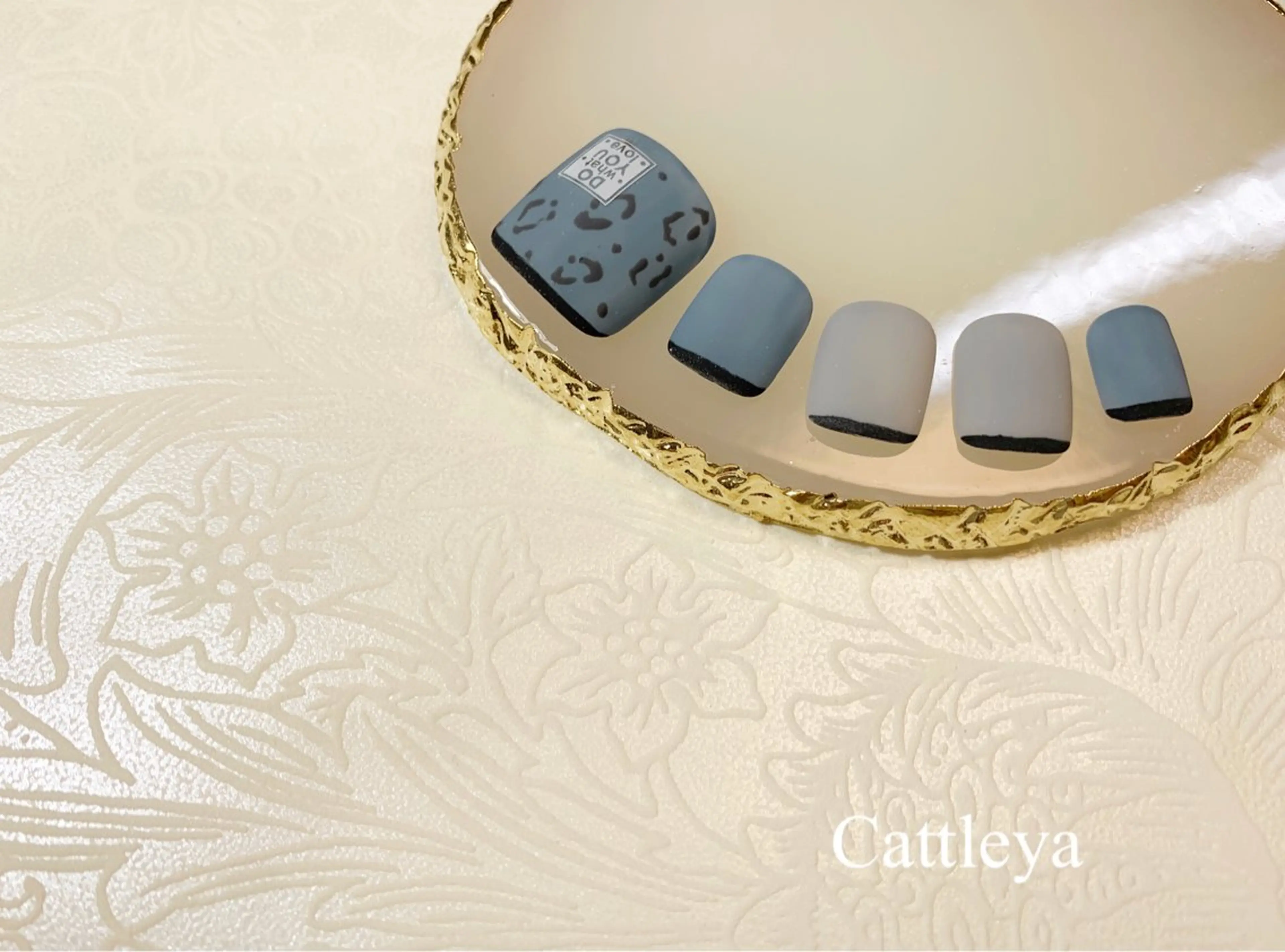 ネイル アニマル柄 マットネイル Cattleya カトレアのネイルデザイン