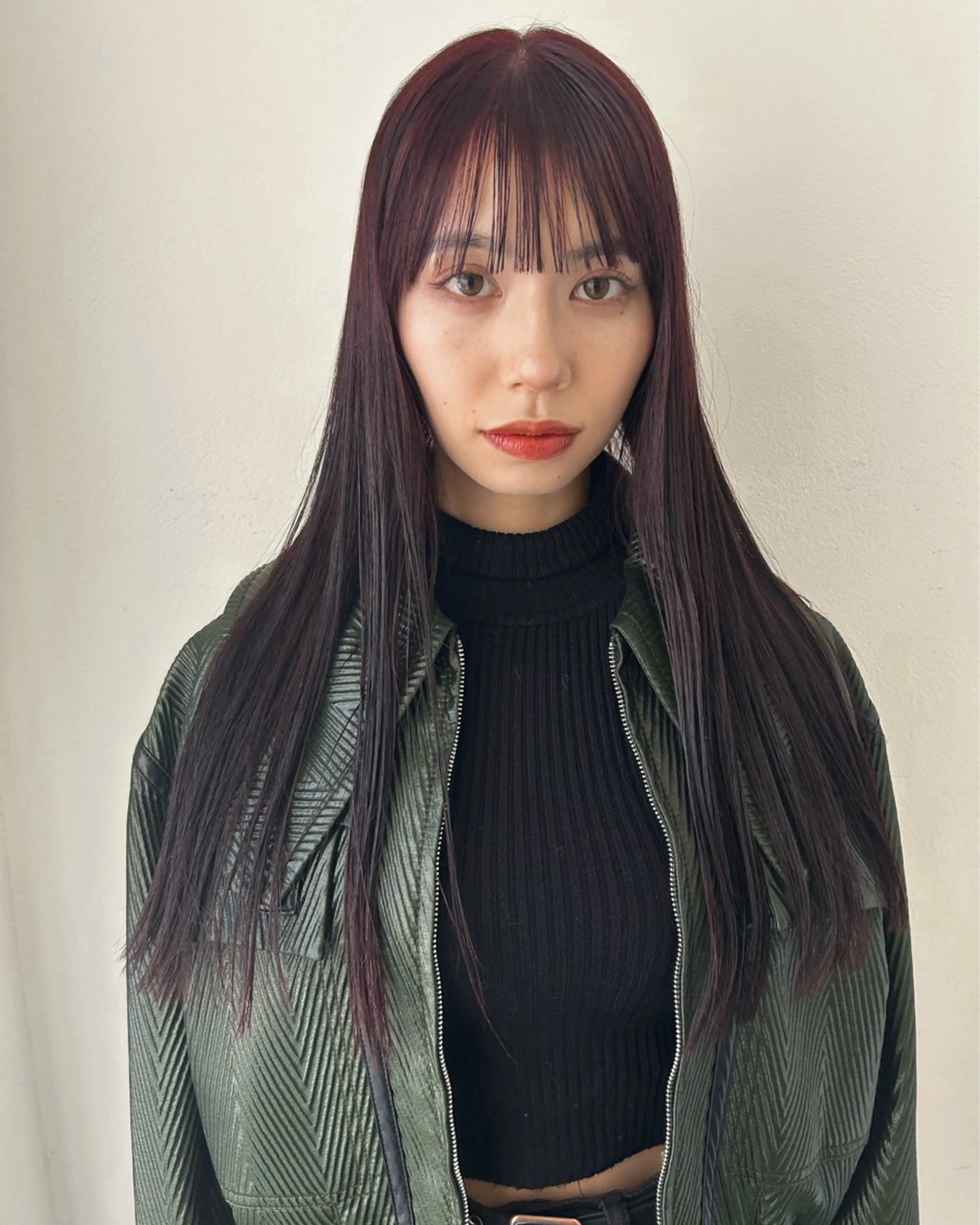 ロング カラー ブリーチ ダブルカラー レッドカラー カット ヘアカラー トリートメント Loom.所属・村上雅人 ナチュラルモードのヘアスタイル