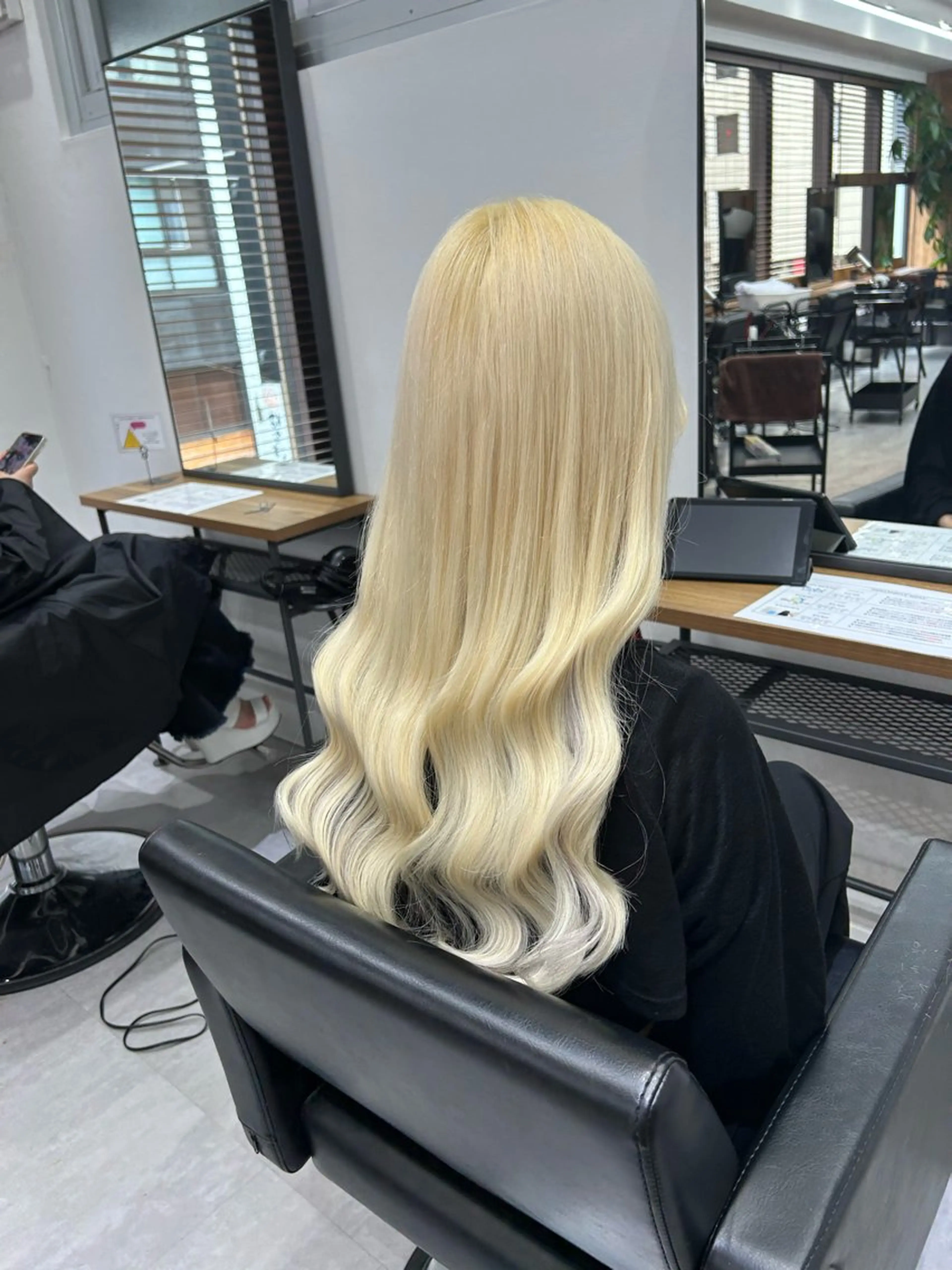 ロング カラー ブリーチ 抜きっぱなしブロンド エクステ ヘアカラー トリートメント エクステ ENA💗NEXT /ハイトーンエクステのヘアスタイル