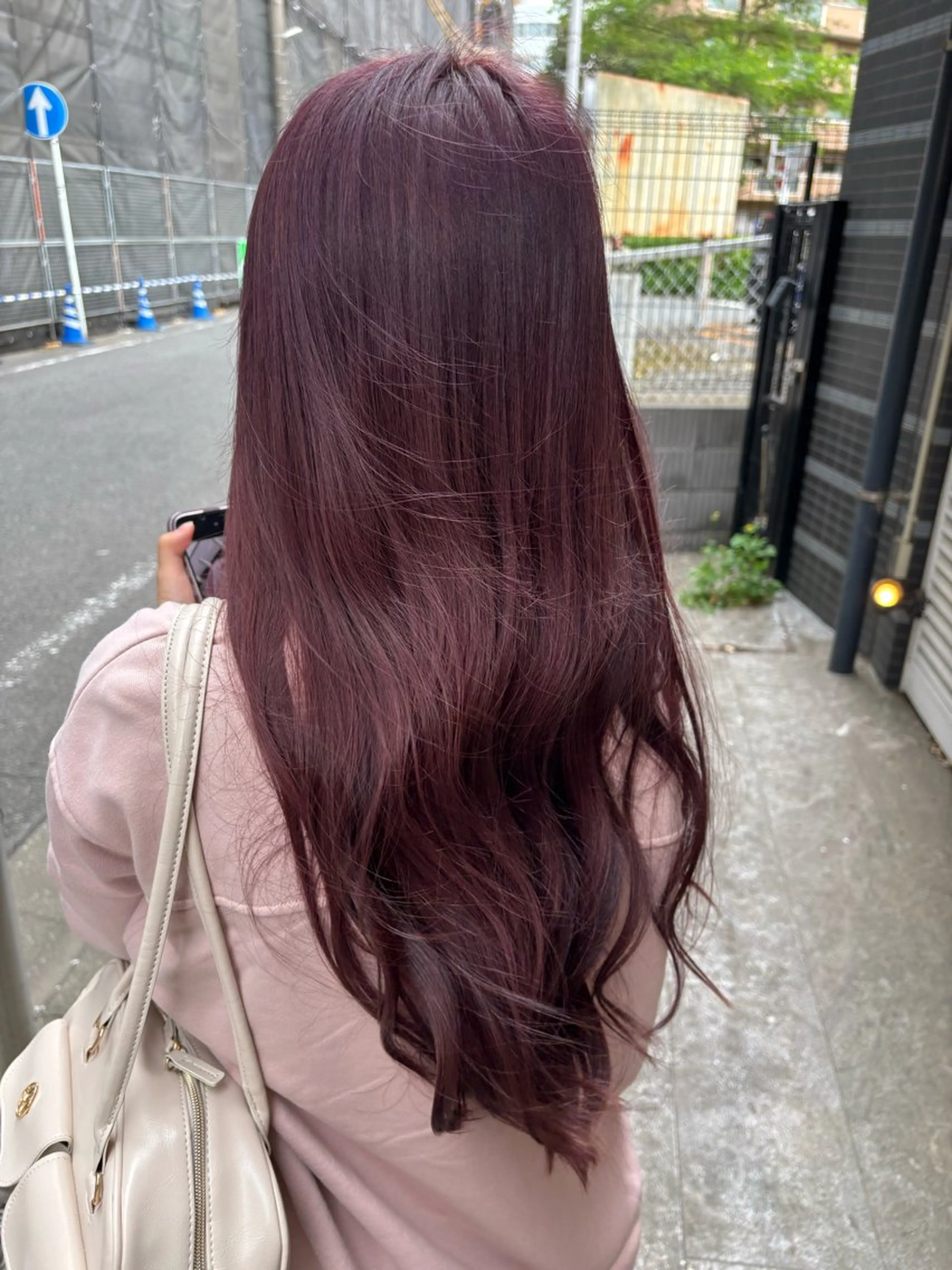 ロング パープルカラー ヘアカラー トリートメント 大江 珠実のヘアスタイル