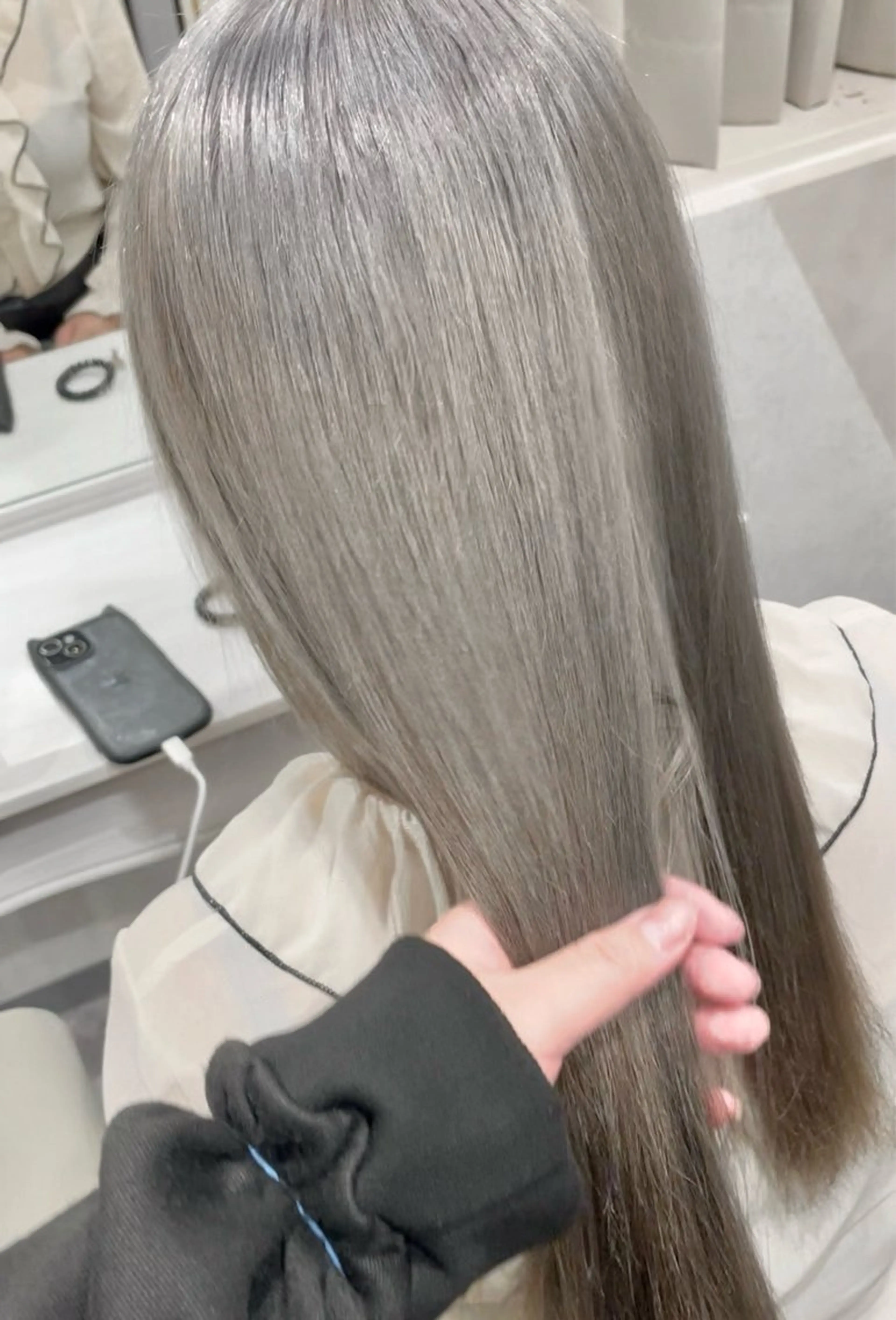 ロング wistell所属・ハイトーン/艶カラー sarina🩷のヘアスタイル