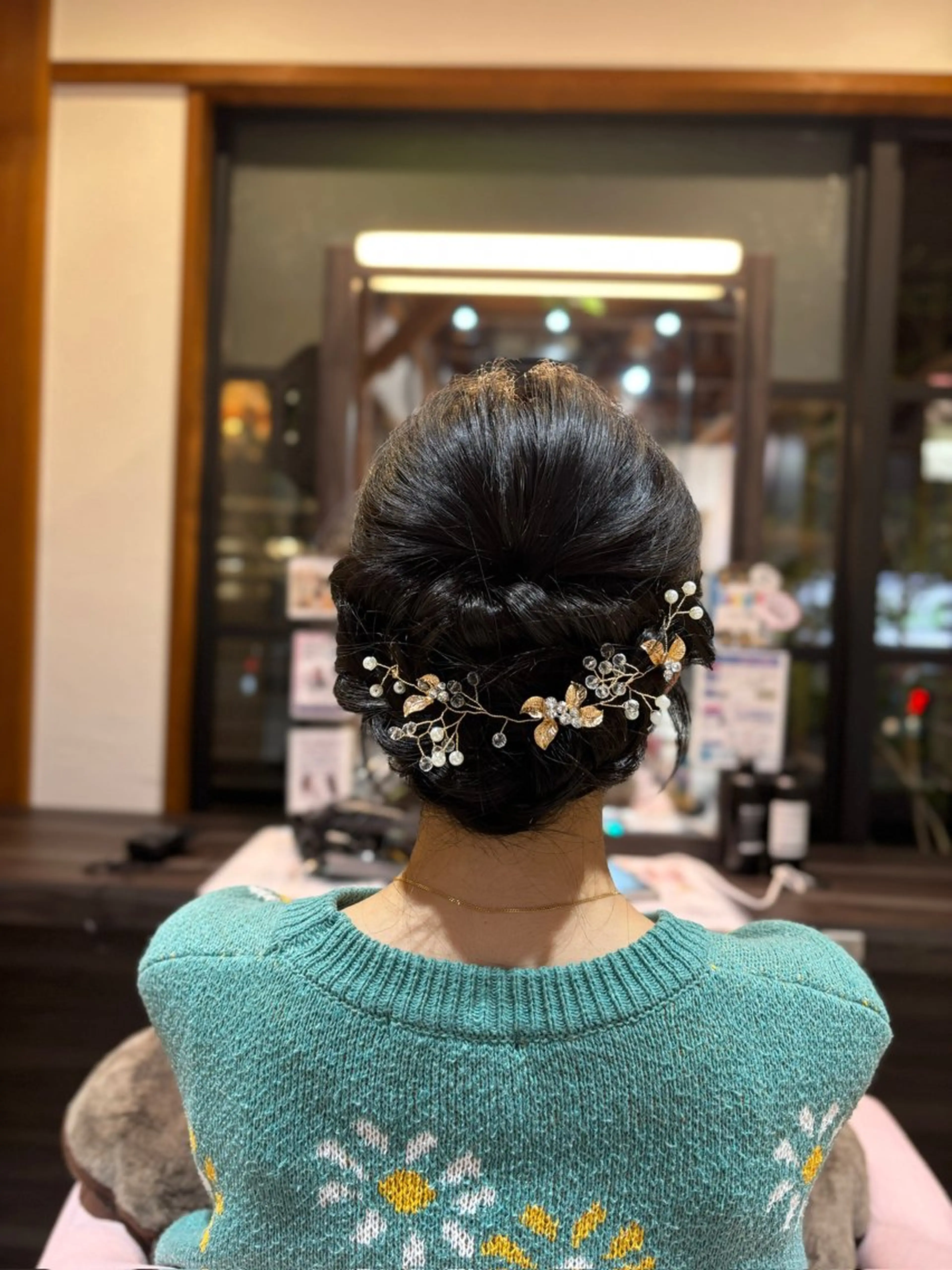 ヘアアレンジ お団子ヘア 髪飾り Wiz新松戸店所属・勅使河原 なずなのヘアスタイル