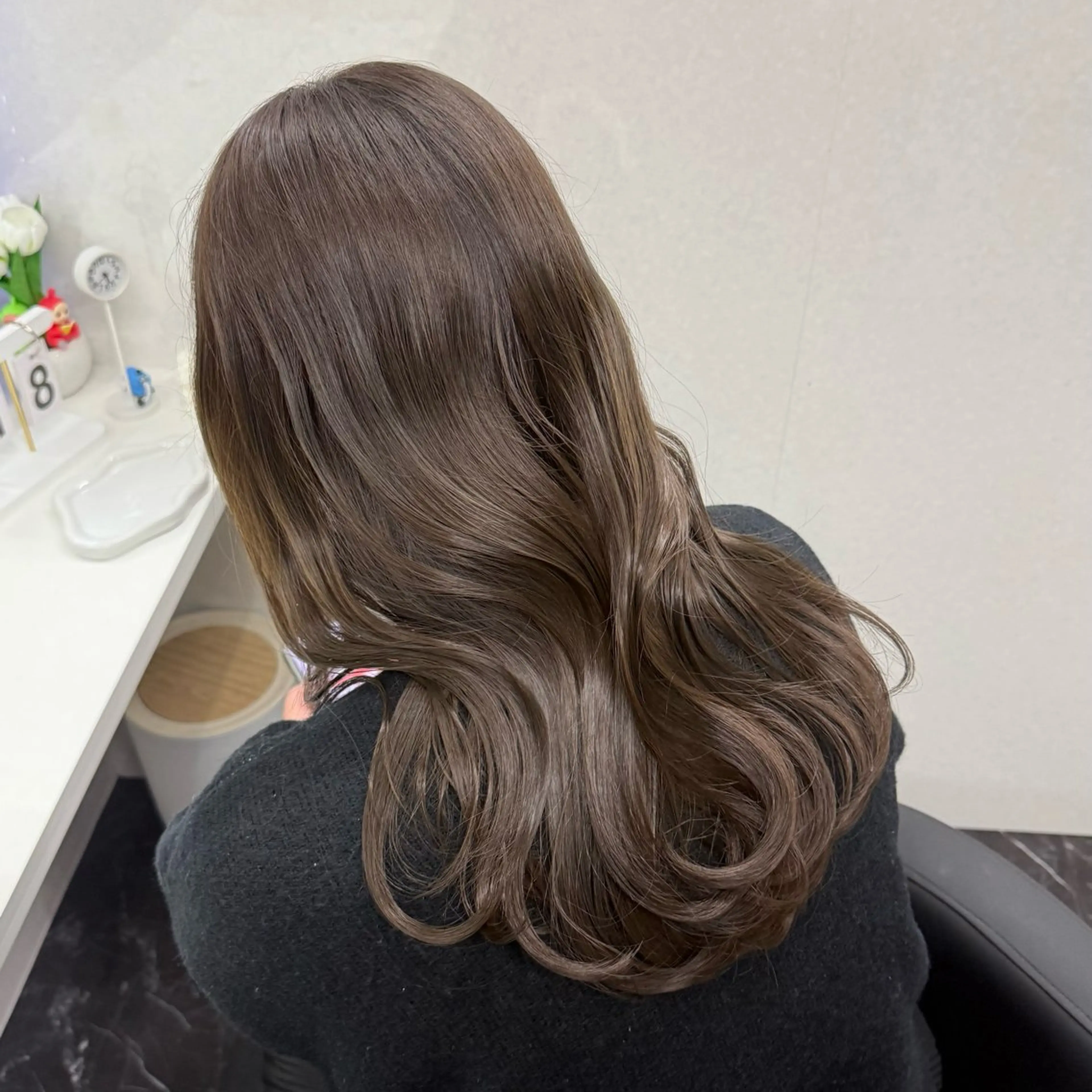 セミロング カラー アッシュ ベージュカラー ブリーチ ブルーカラー ブルーアッシュ ヘアカラー トリートメント ハイトーン/ 髪質改善/上質艶髪のヘアスタイル