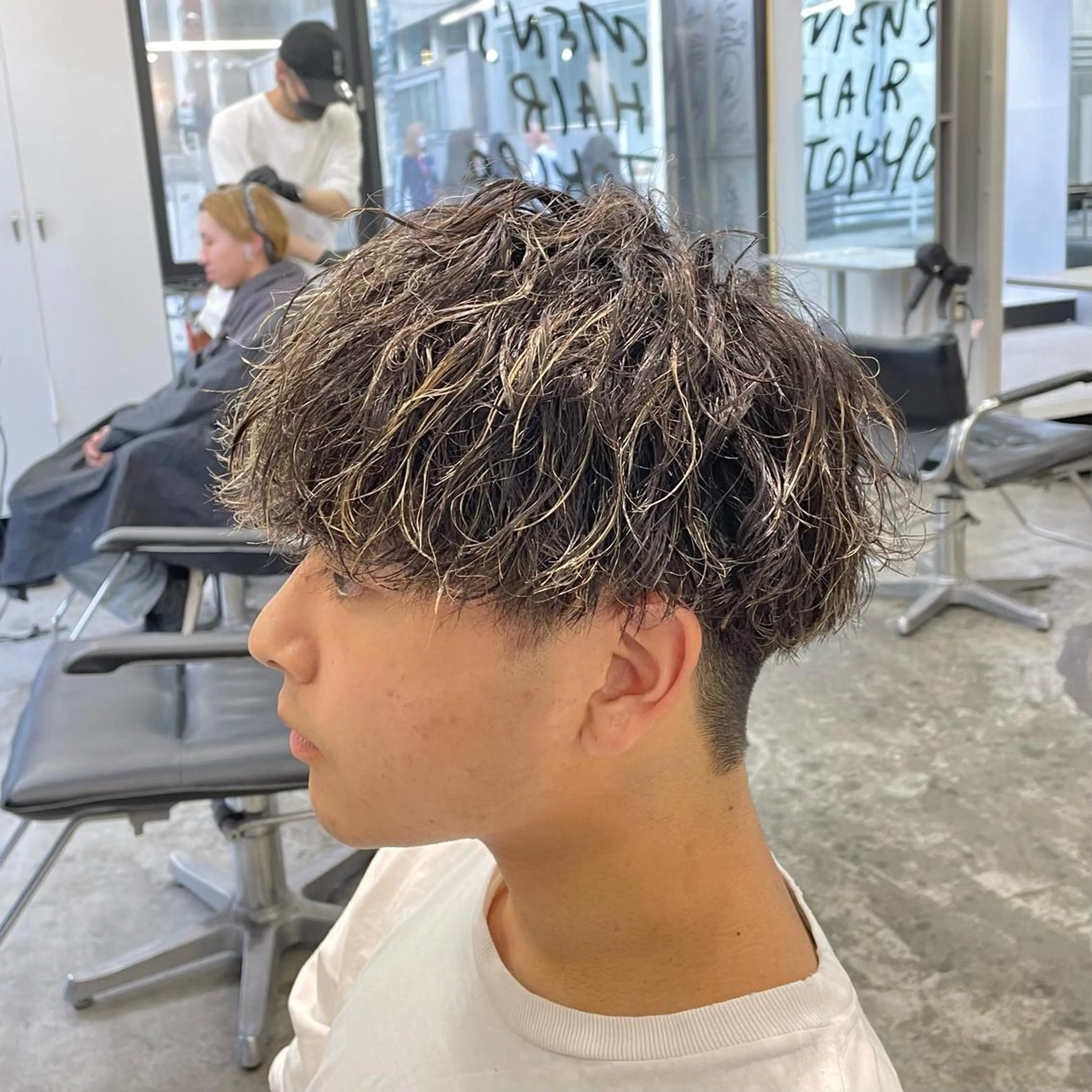 ショート カラー パーマ メンズ メンズハイライト マッシュ ハイライトカラー ハイライト カット ヘアカラー パーマ メンズ特化美容師/ 藤戸 椋のヘアスタイル