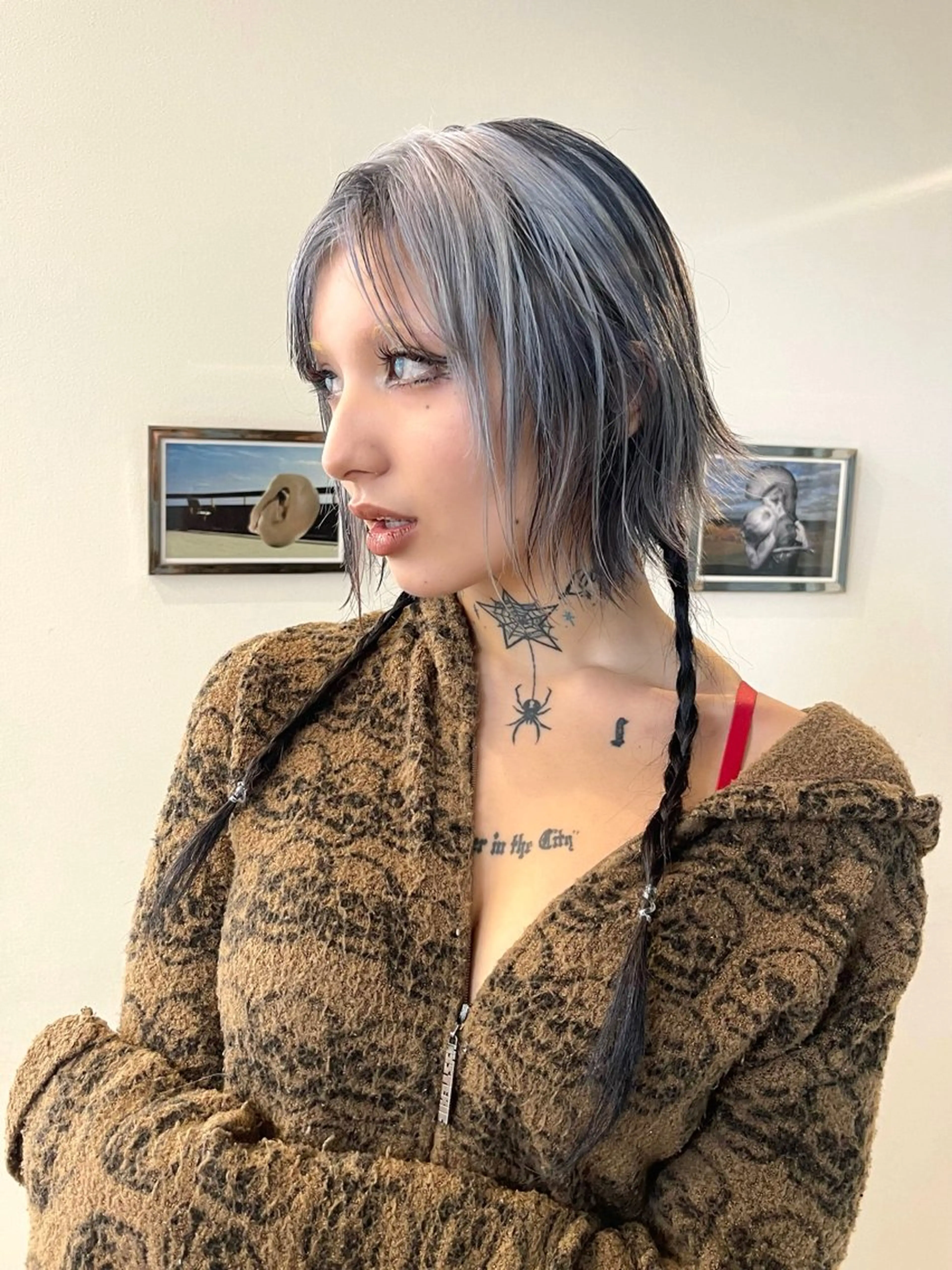 ミディアム カラー 黒髪 デザインカラー ウルフカット レイヤーカットとハイ トーン/HIROKIのヘアスタイル