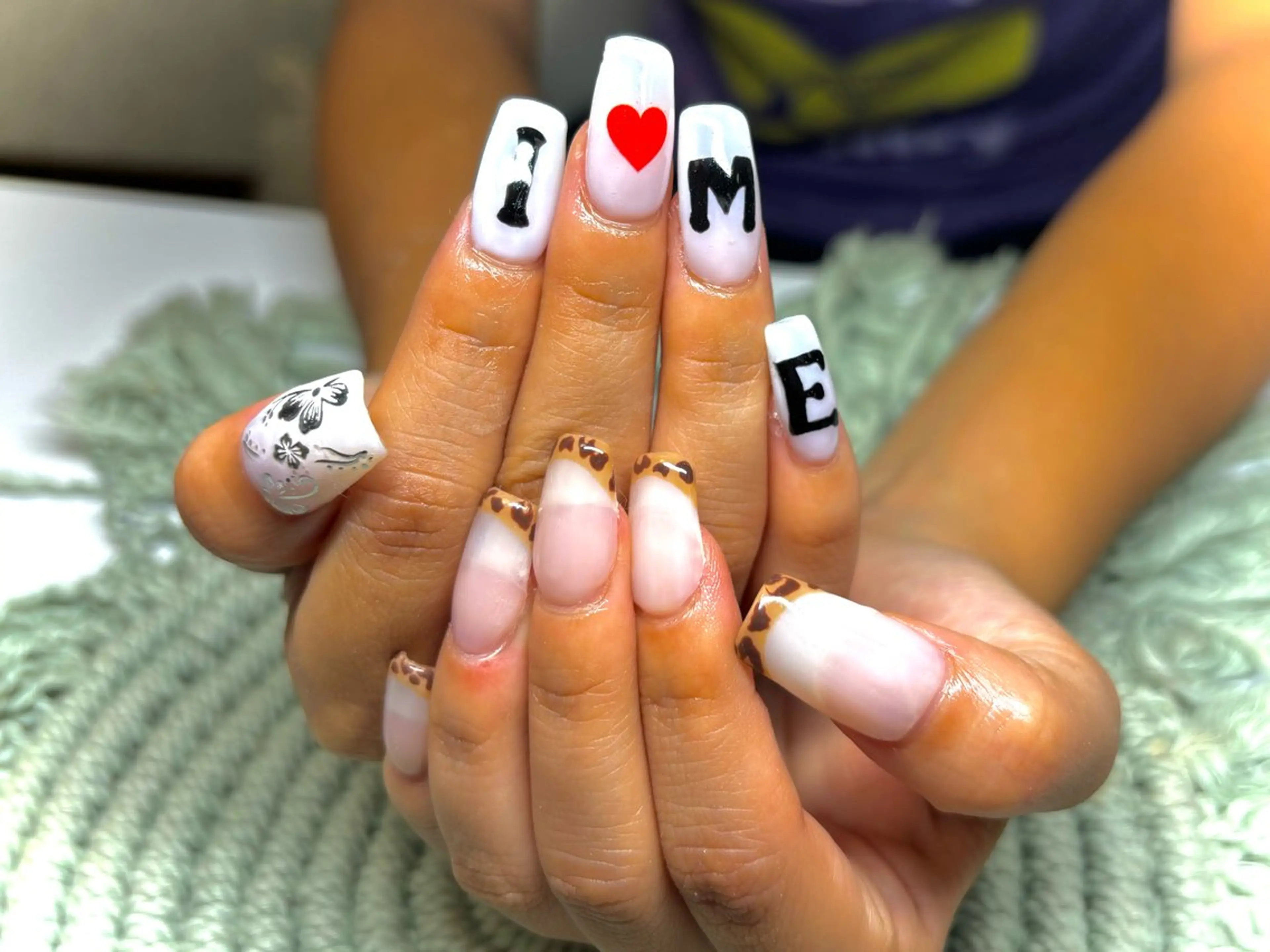 ミディアム フットネイル GG houseのネイルデザイン