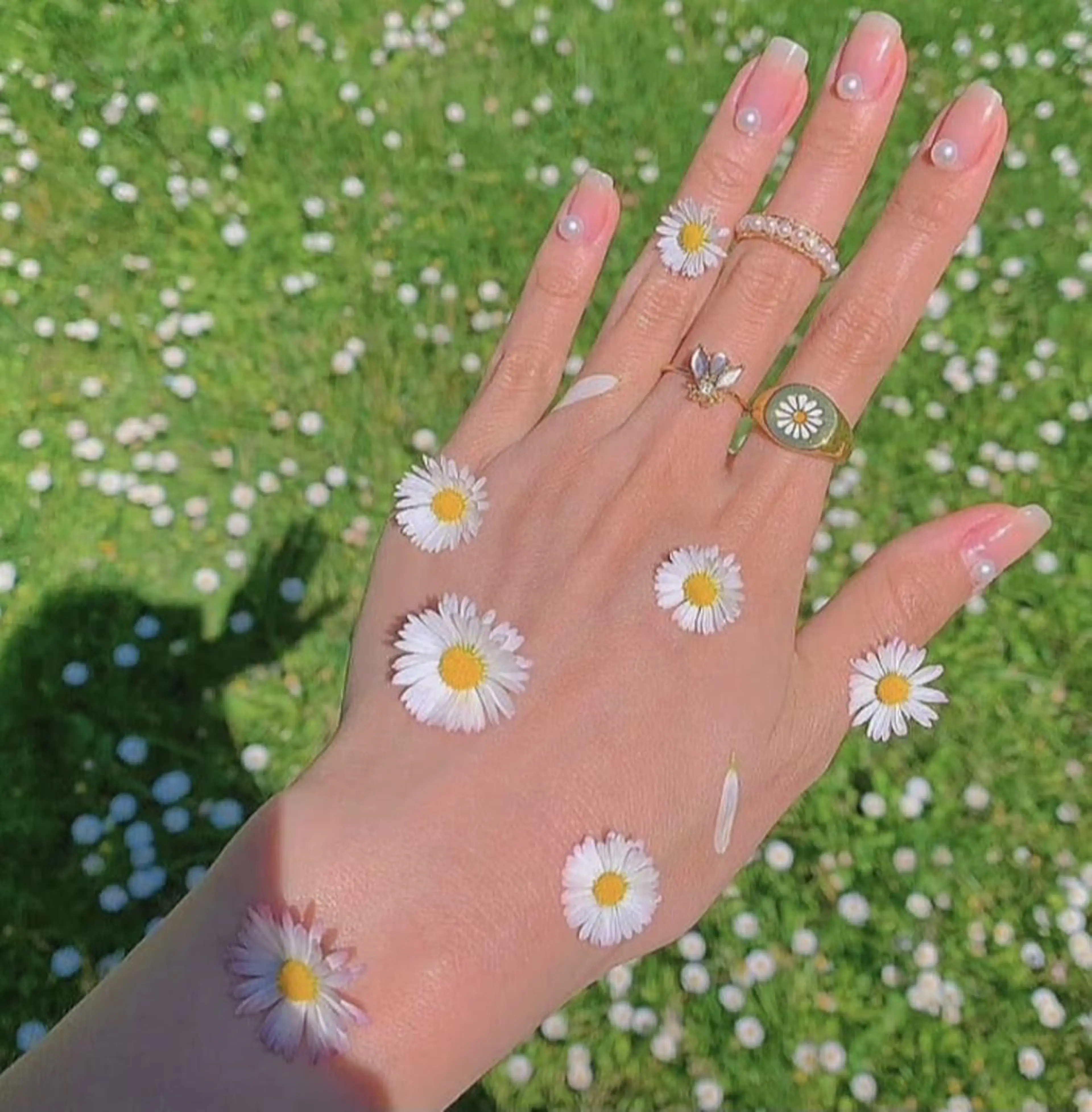 💅🙌施術後のリペアのメーニューです〜自爪補強1本1000円長さだしリペア1500円になります💅🤲の写真